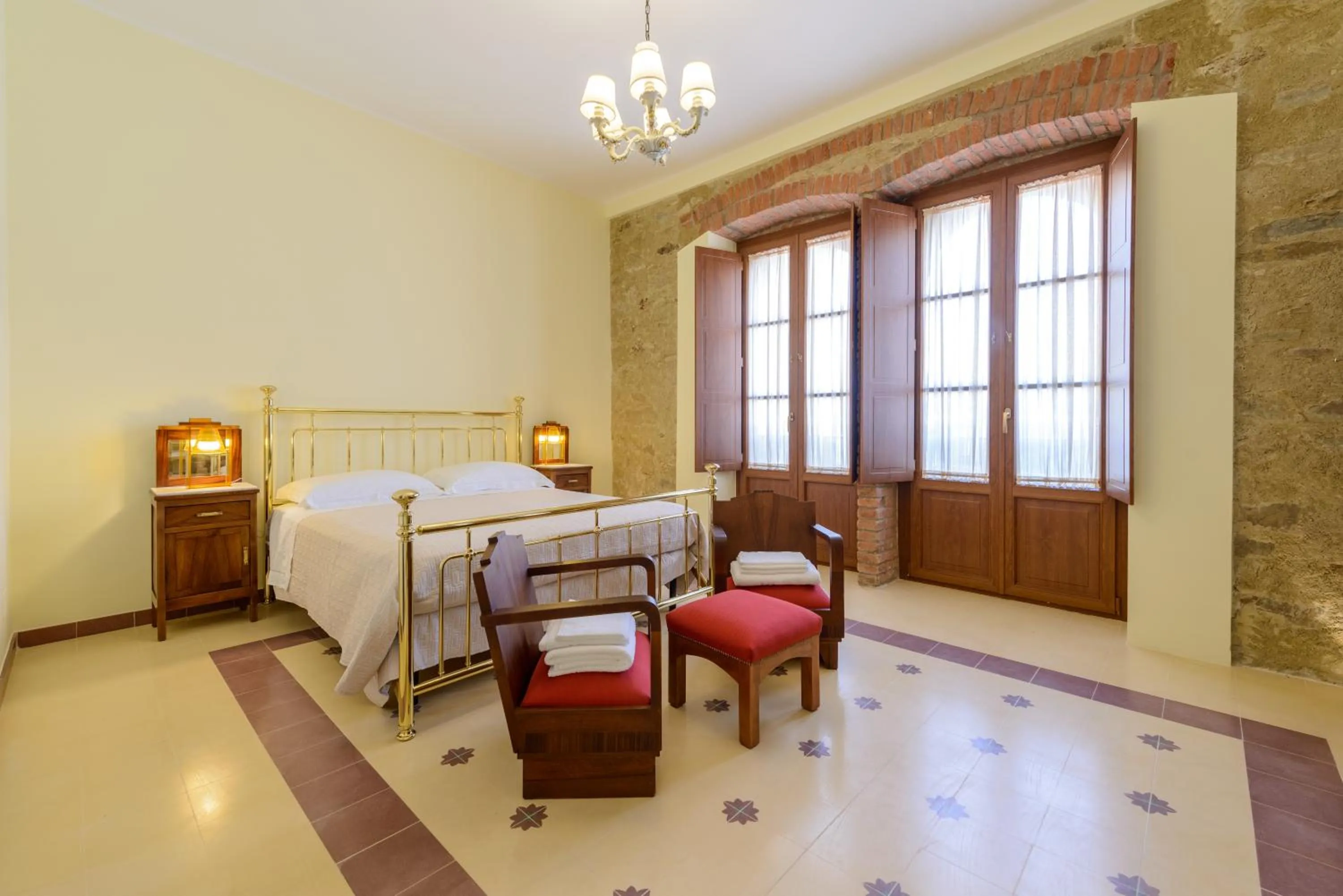 Photo of the whole room, Bed in La Bifora b&b