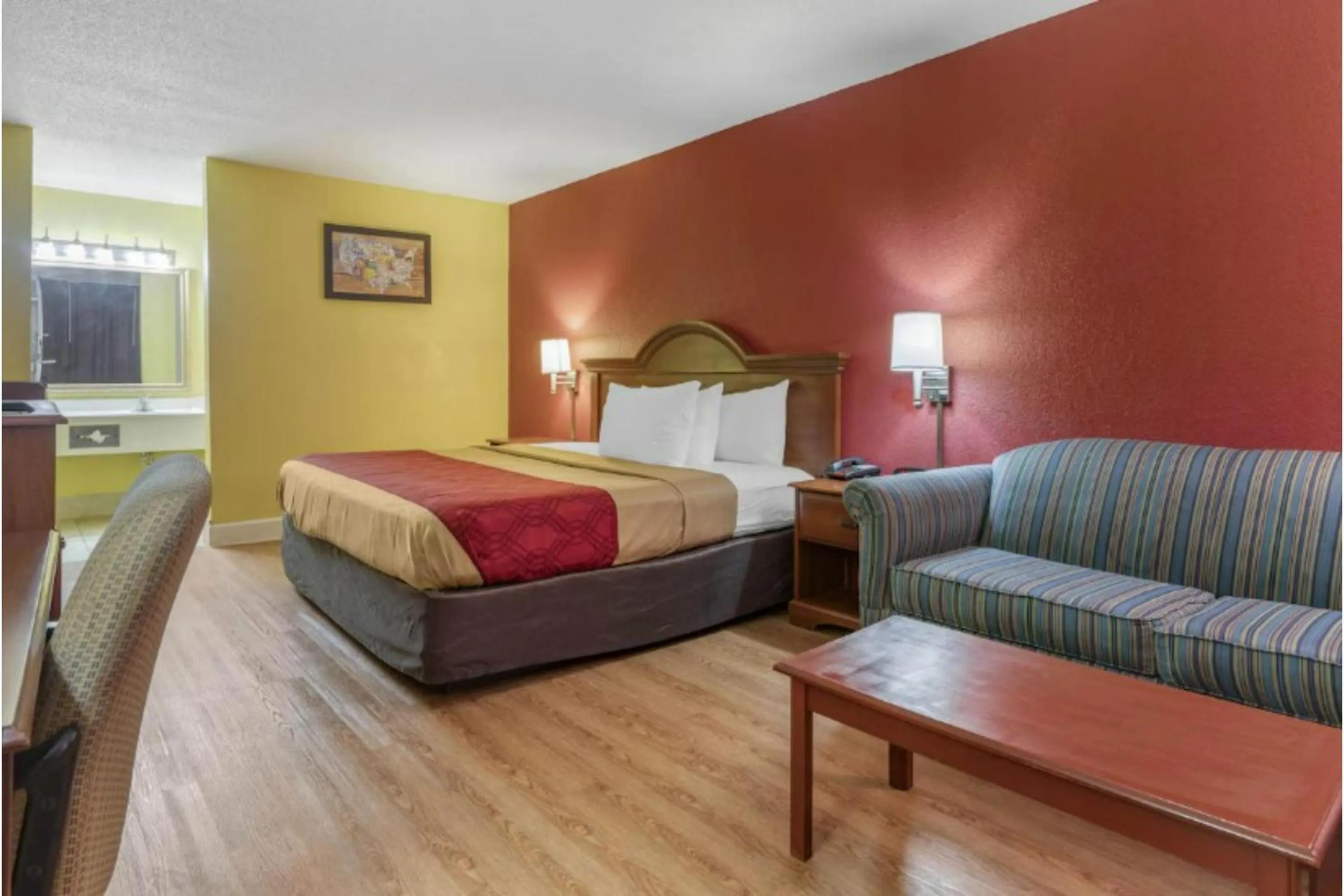 Bedroom, Bed in Travelers Inn Douglas By OYO US-441