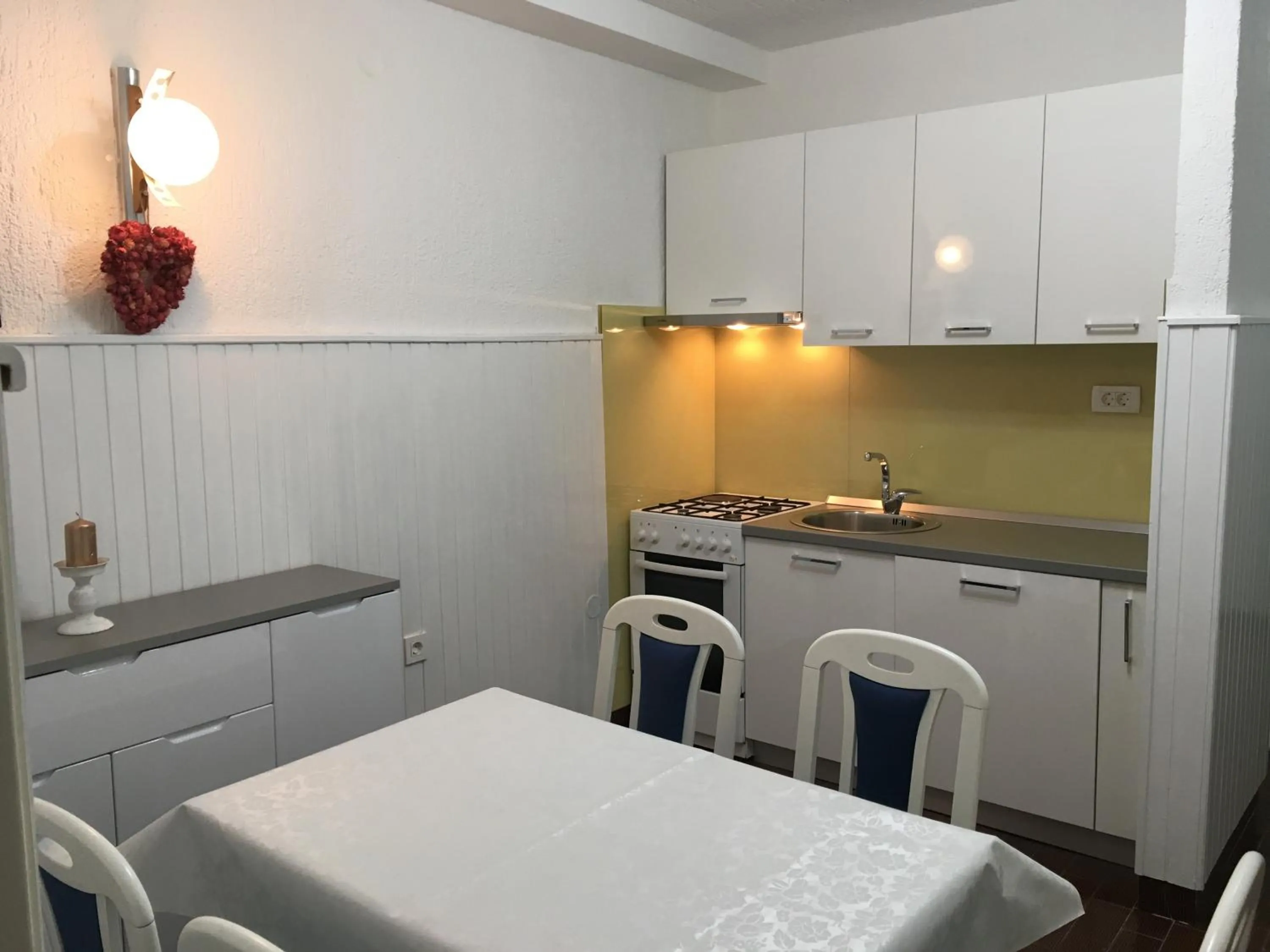 Kitchen or kitchenette in Apartments Paco & Bony