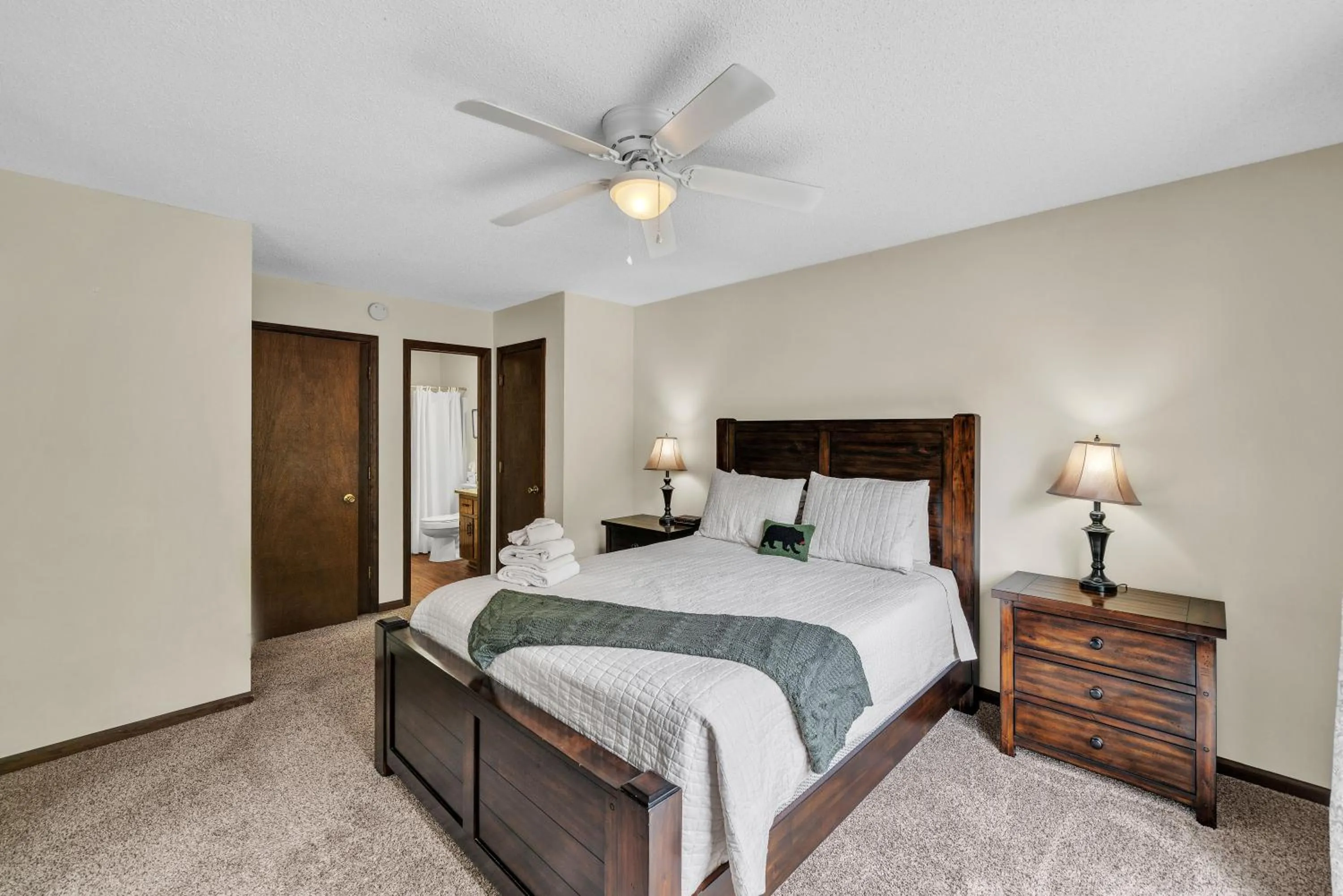 Bed in Coosawattee River Resort