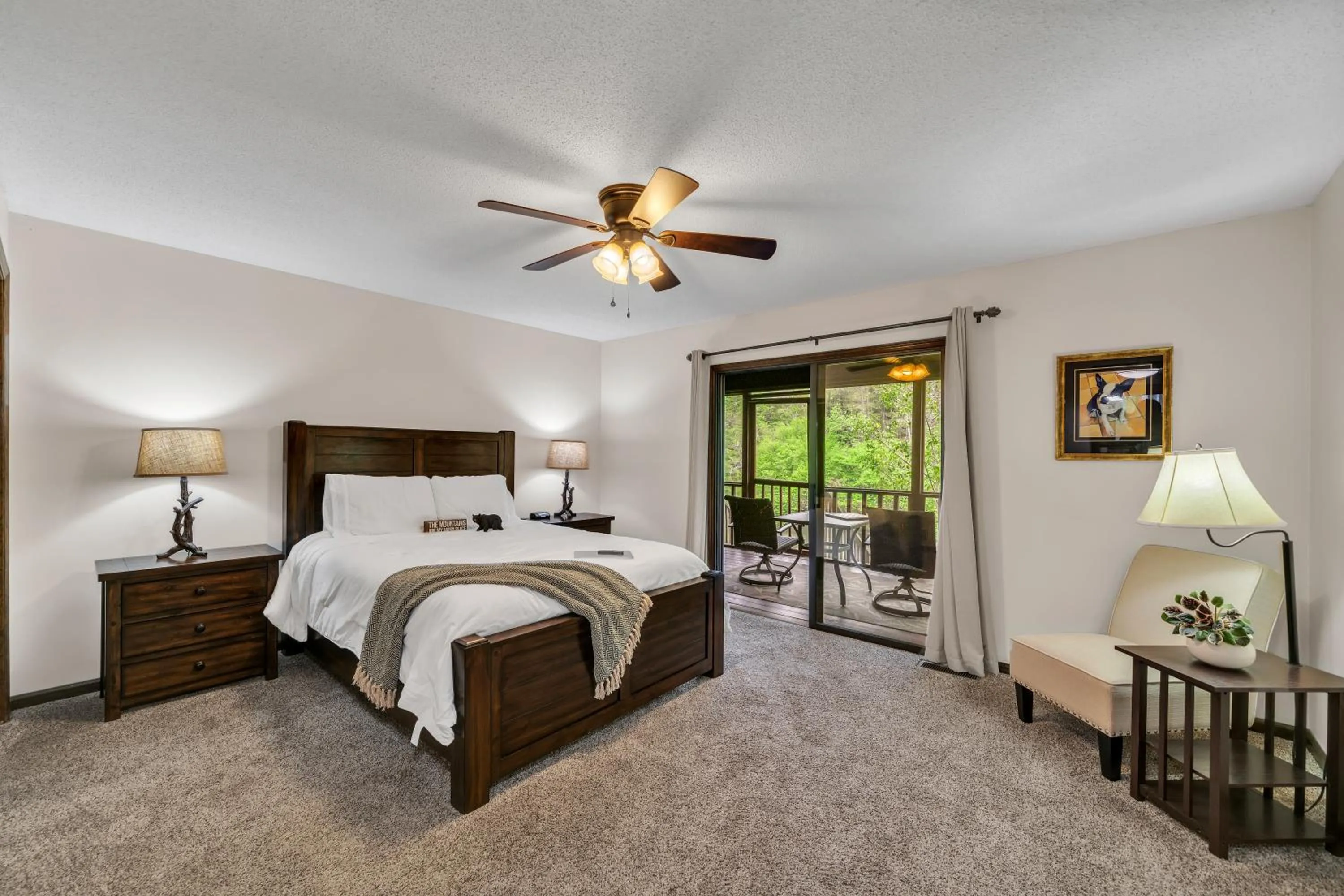 Bed in Coosawattee River Resort