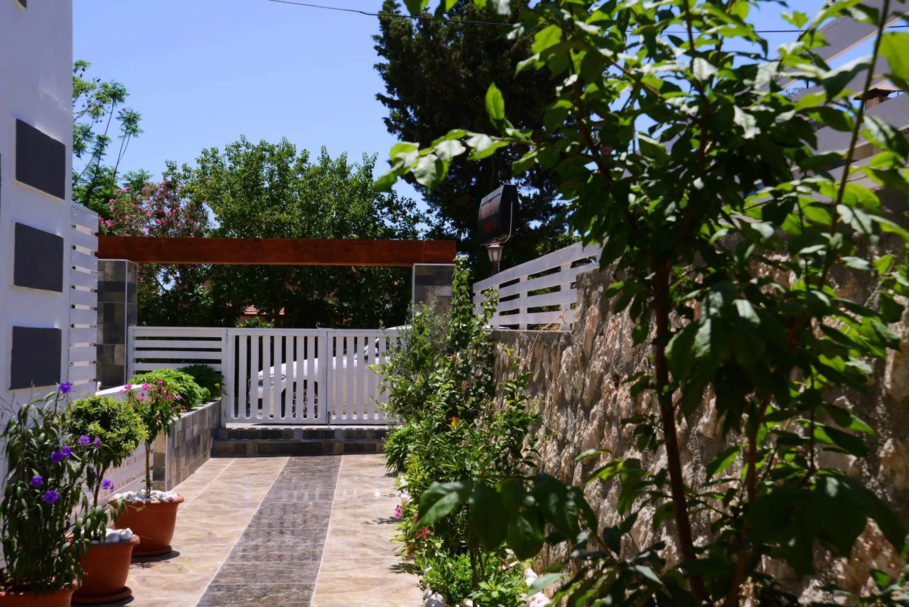 Facade/entrance in Neruda Hotel