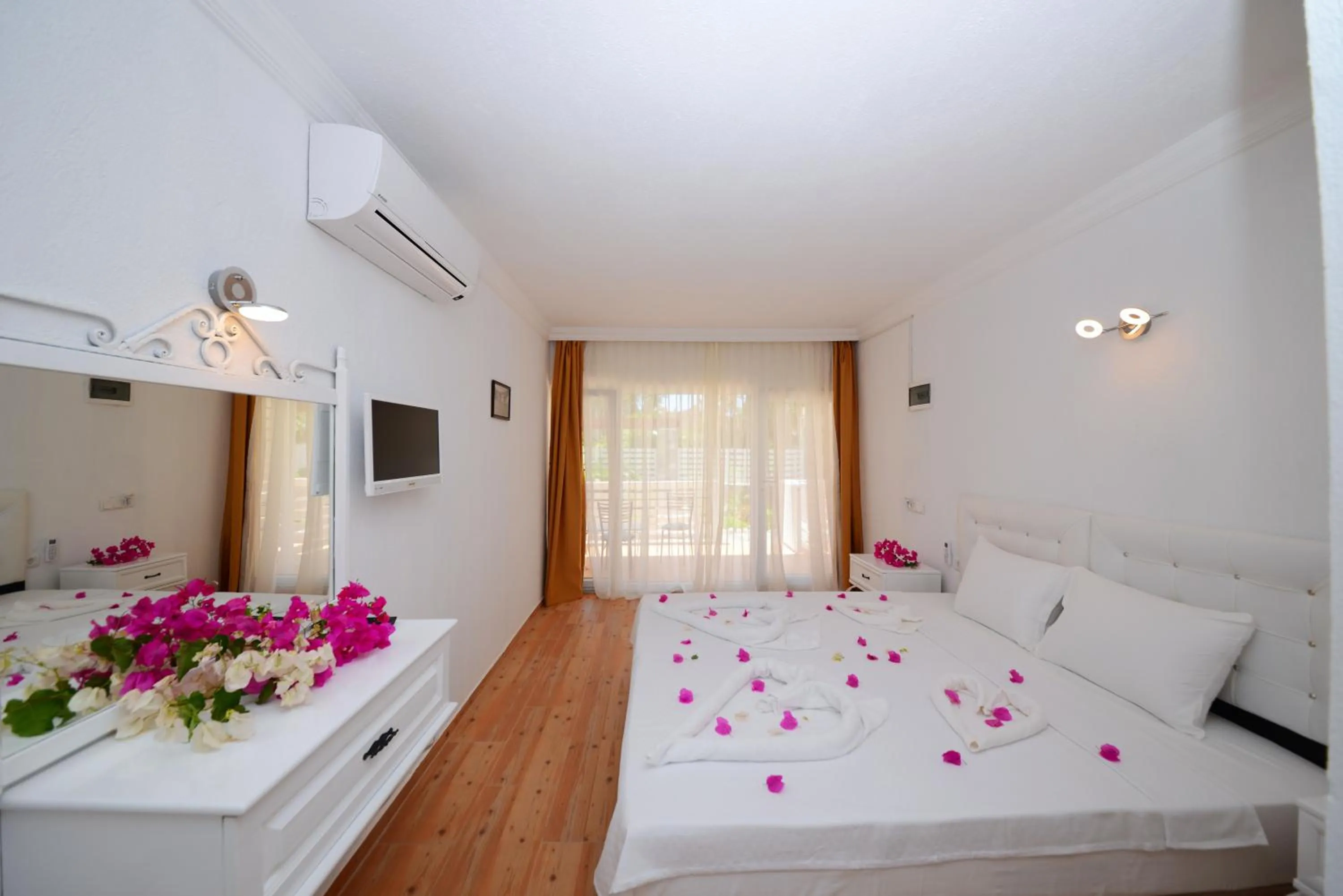 Photo of the whole room, Bed in Neruda Hotel