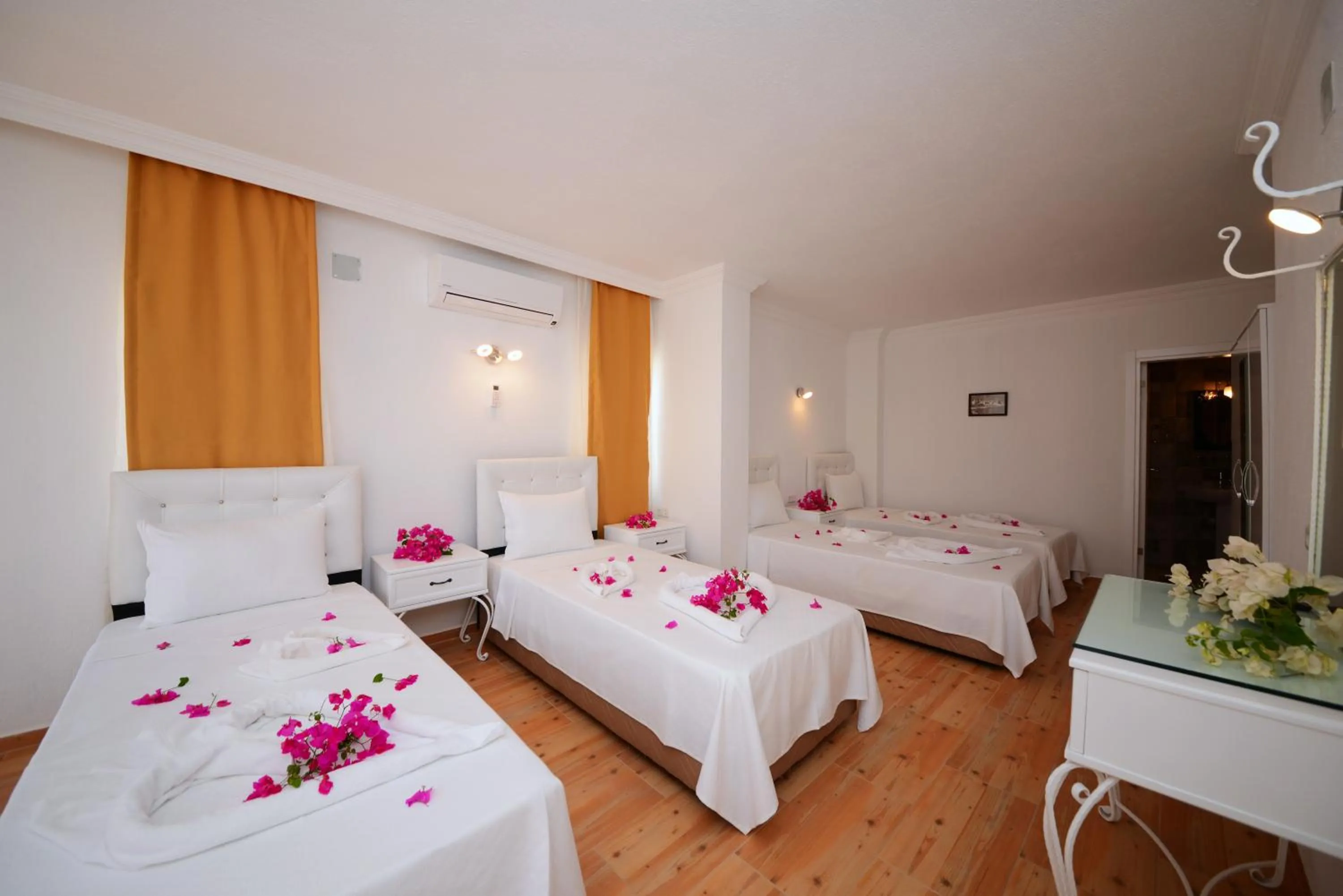 Photo of the whole room, Bed in Neruda Hotel