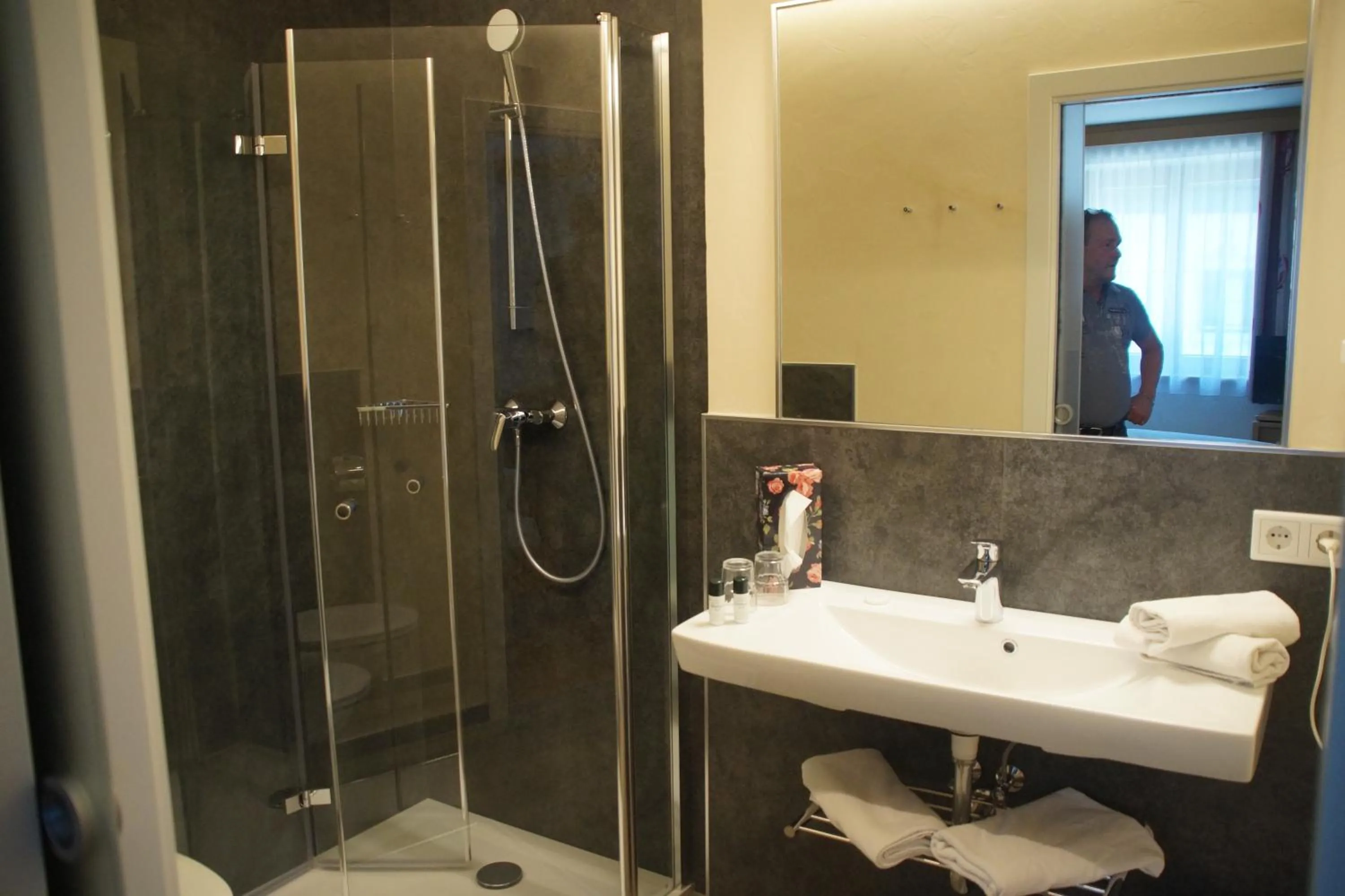 Shower in Hotel Hörlgut