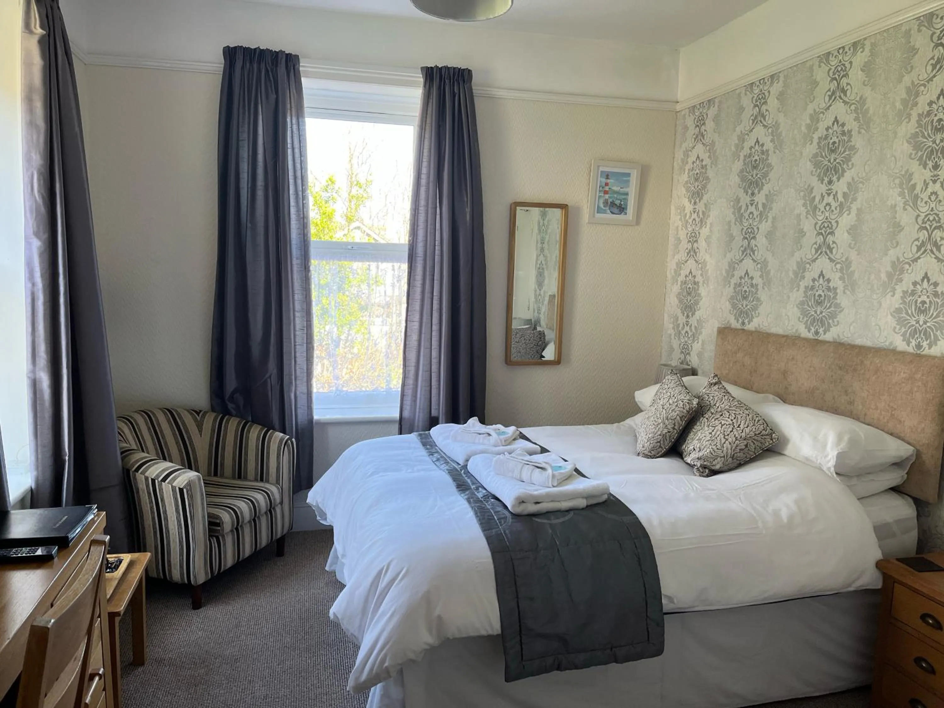 Photo of the whole room, Bed in Cairn House