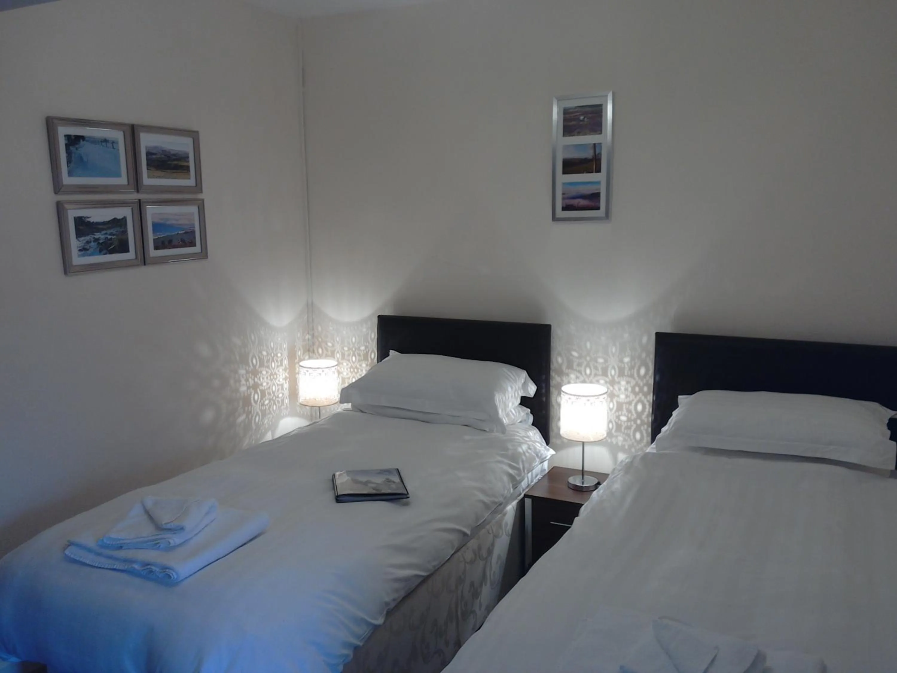 Photo of the whole room, Bed in Old Coach House At The Golden Lion