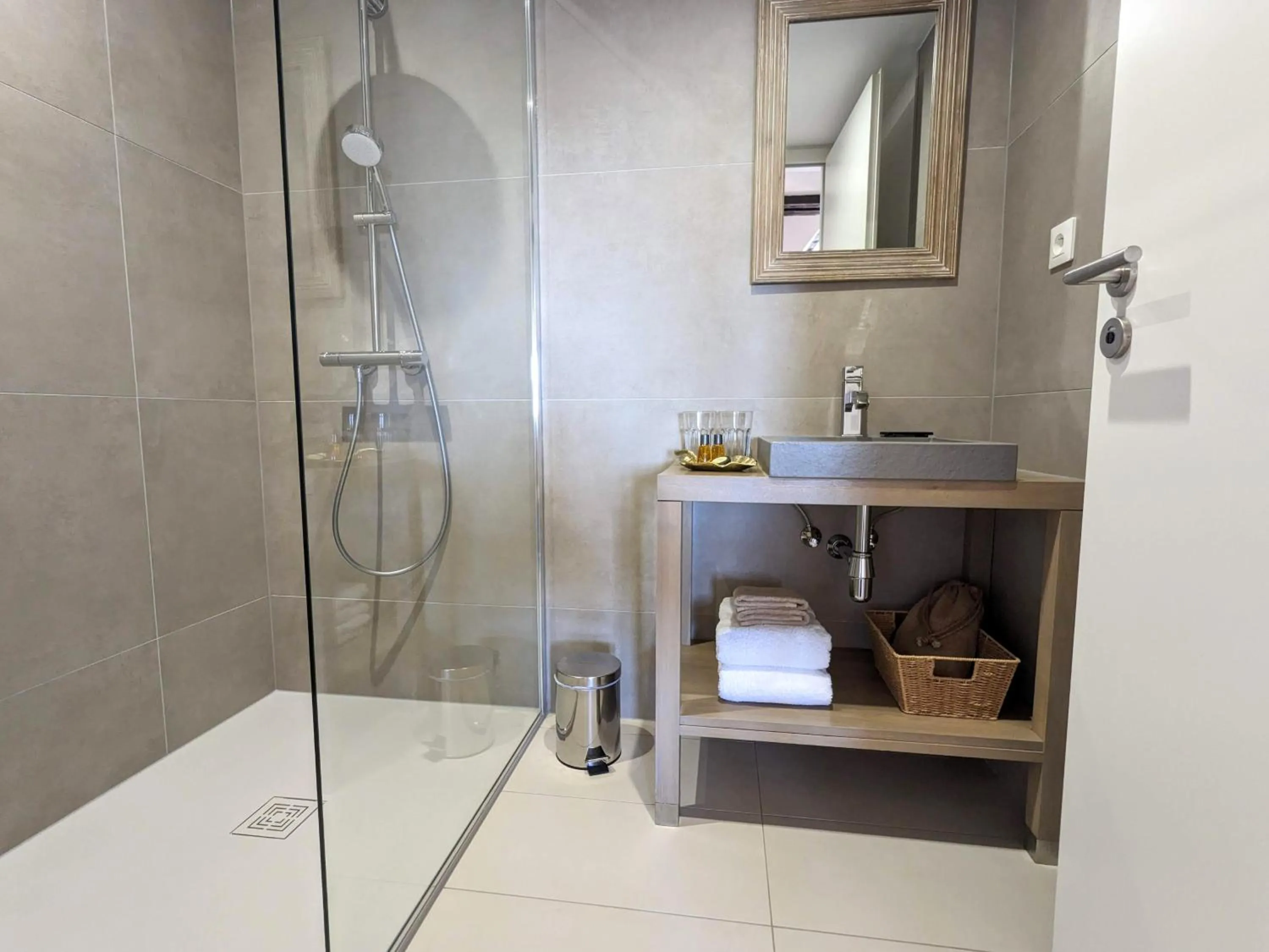 Shower in La Villa Du Coteau