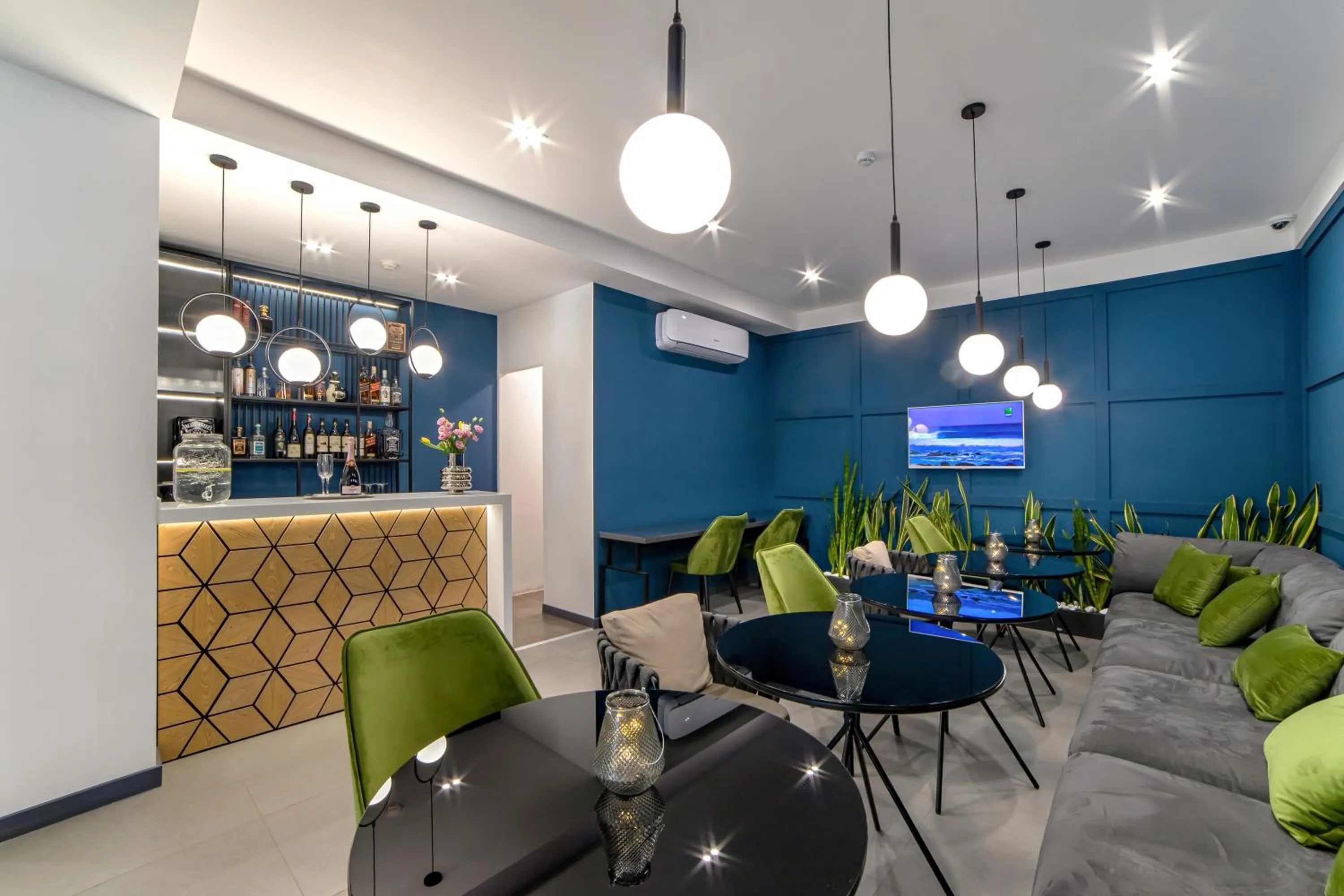 Communal lounge/ TV room in Benefice Hotel Yerevan-通緝