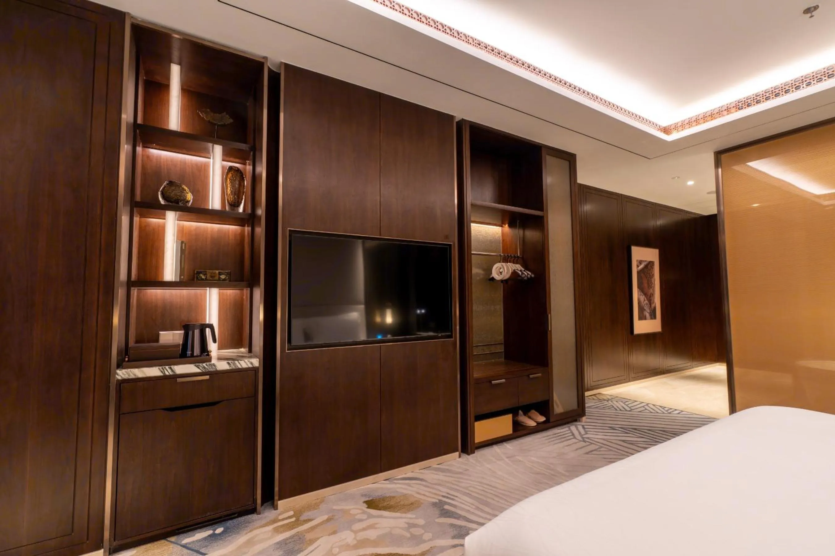 Guests, Bed in Arjuna Solitaire Hotel