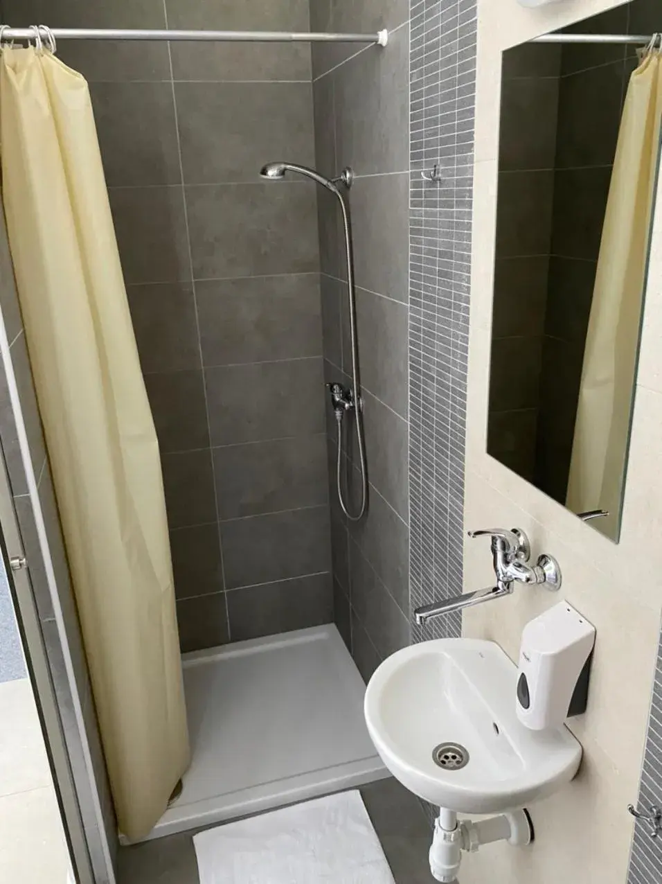 Single Room in Ubytovna Kubra Single Room in Ubytovna Kubra