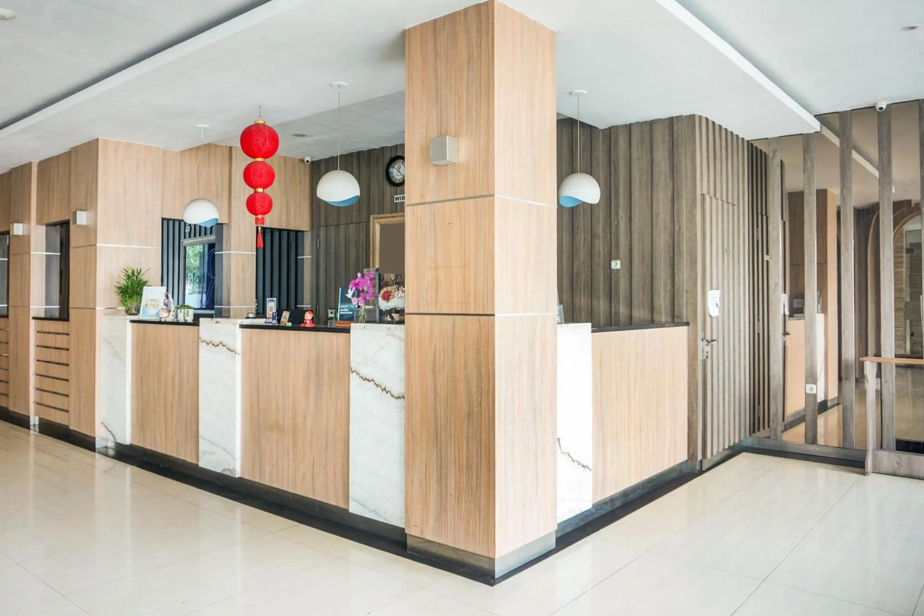 Lobby or reception in Townhouse Oak Palembang near Palembang Golf Club formerly KR Hotel