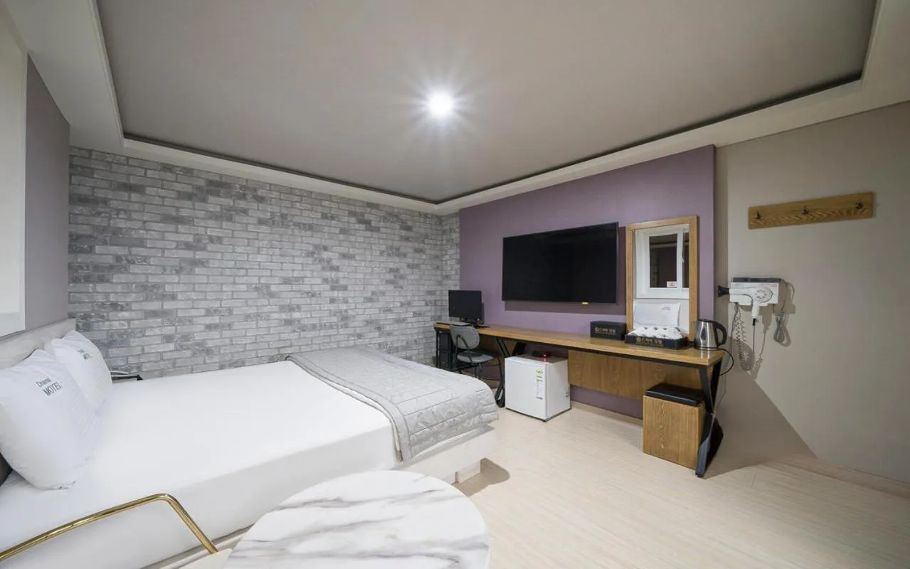 Bed in Daegu Suseong DRAMA