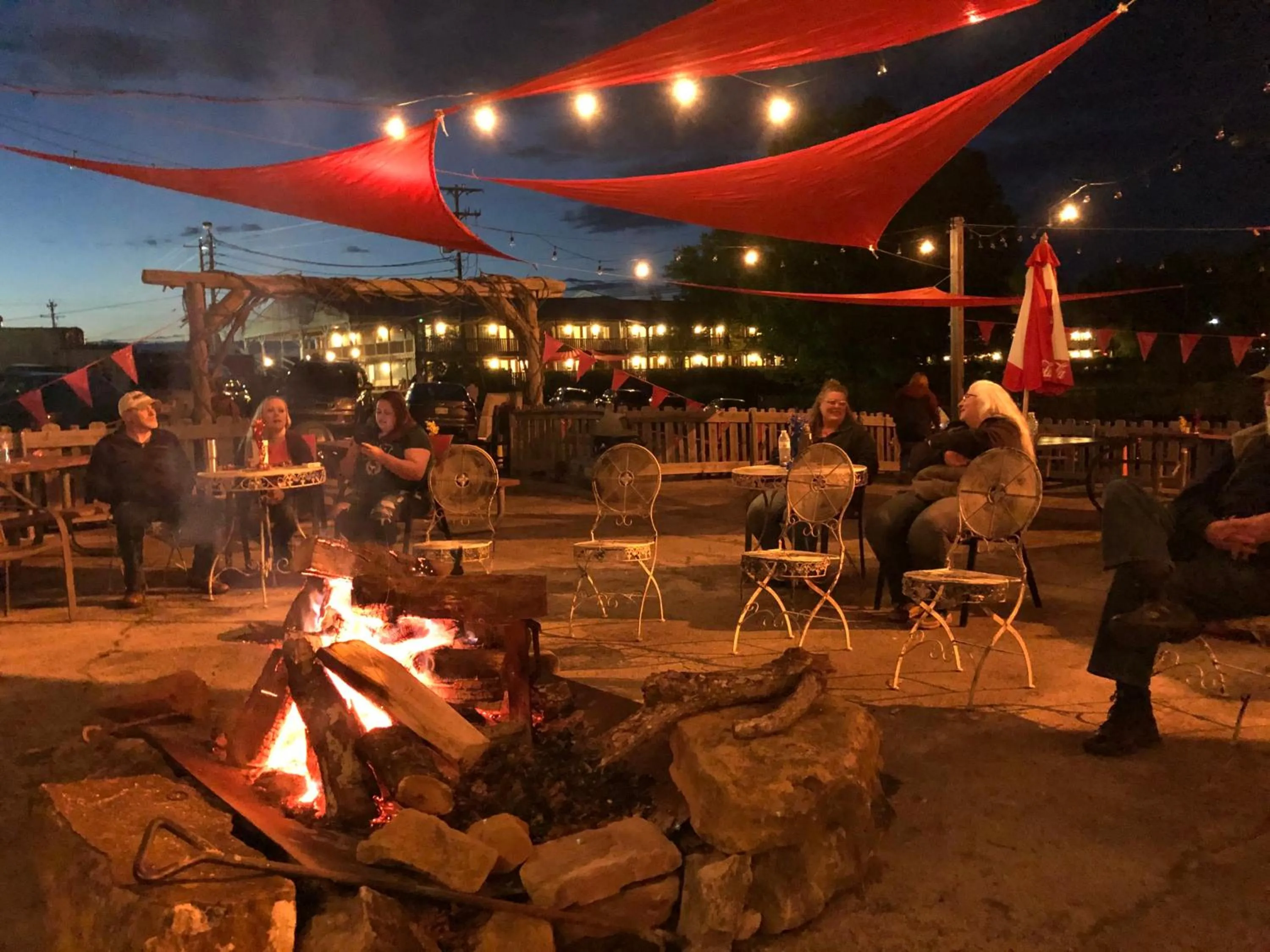 Restaurant/places to eat in The Smoke House Lodge