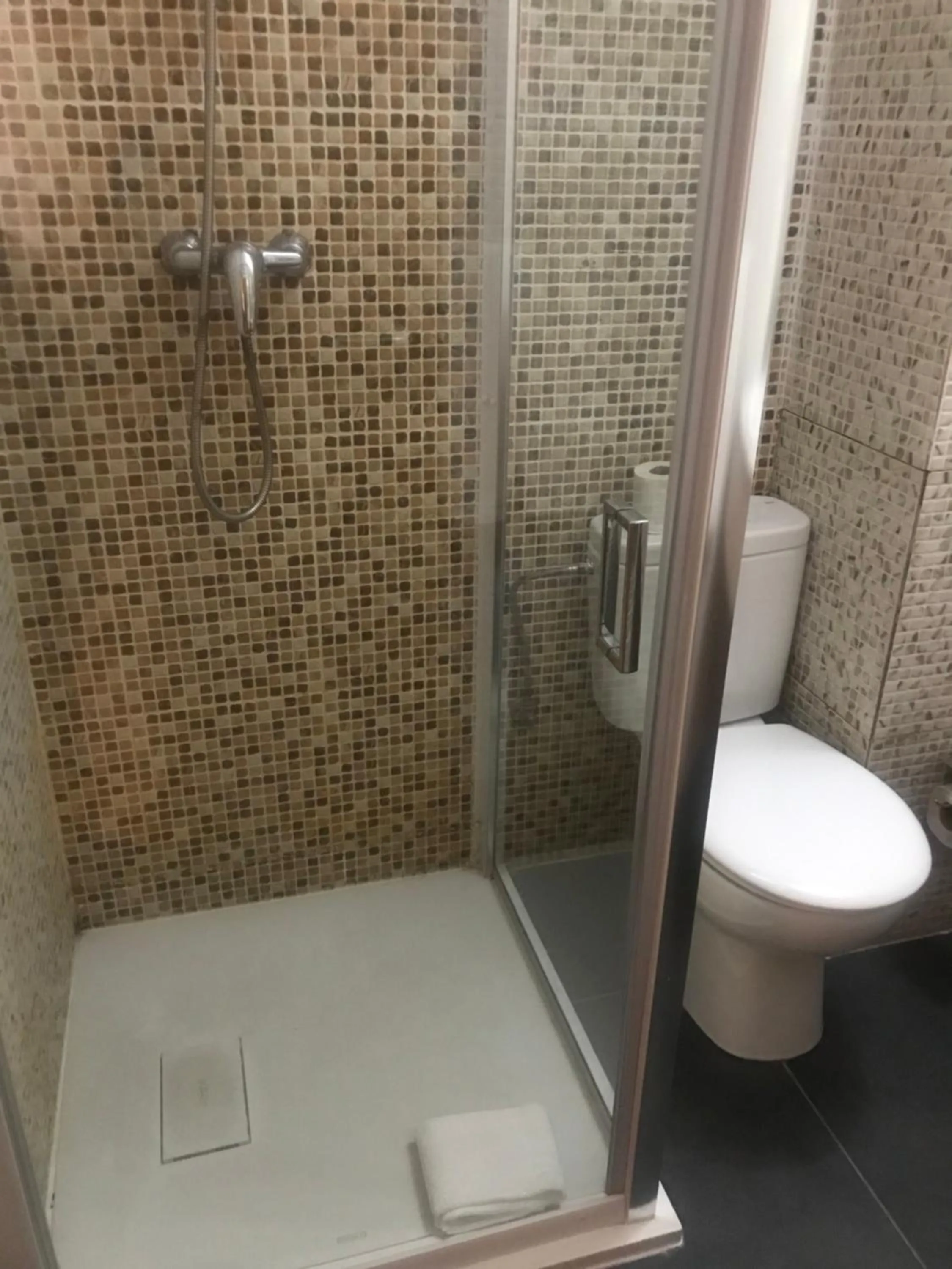 Shower in Vivi Hotel