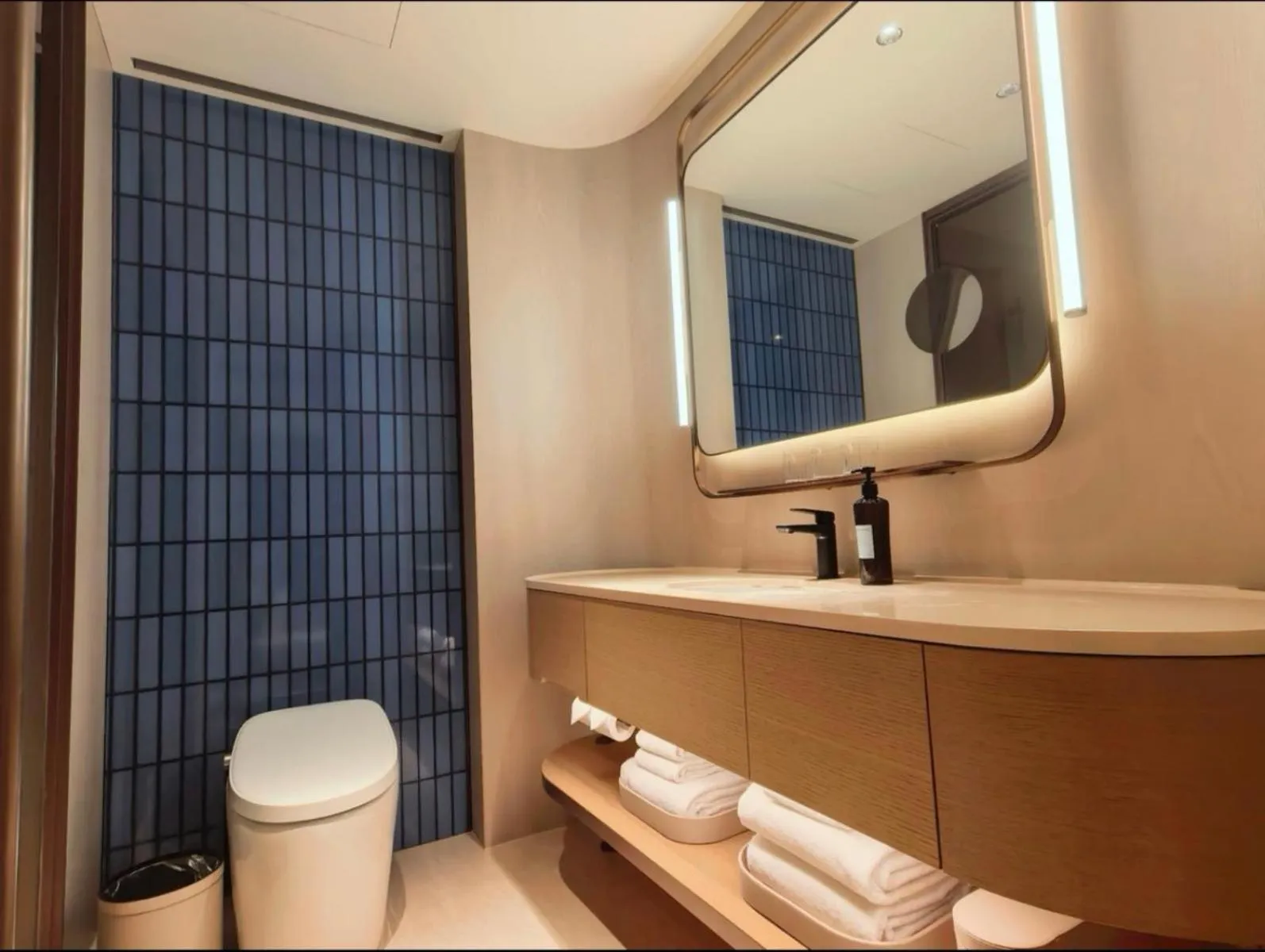 Toilet in Crystal Orange Beijing Tiantan hospital and Head quarters Hotel