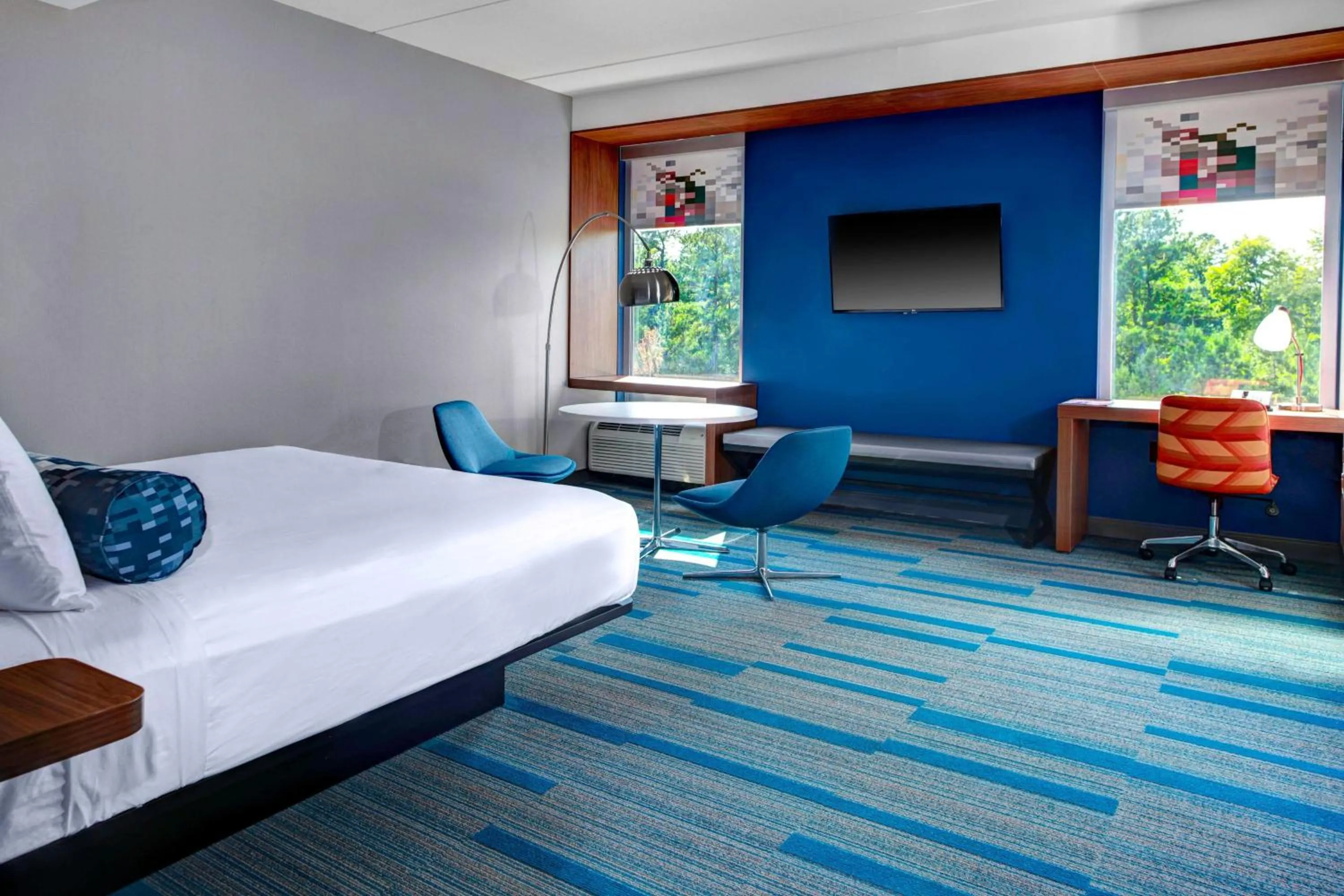 Photo of the whole room, Bed in Aloft Raleigh Durham Airport Brier Creek