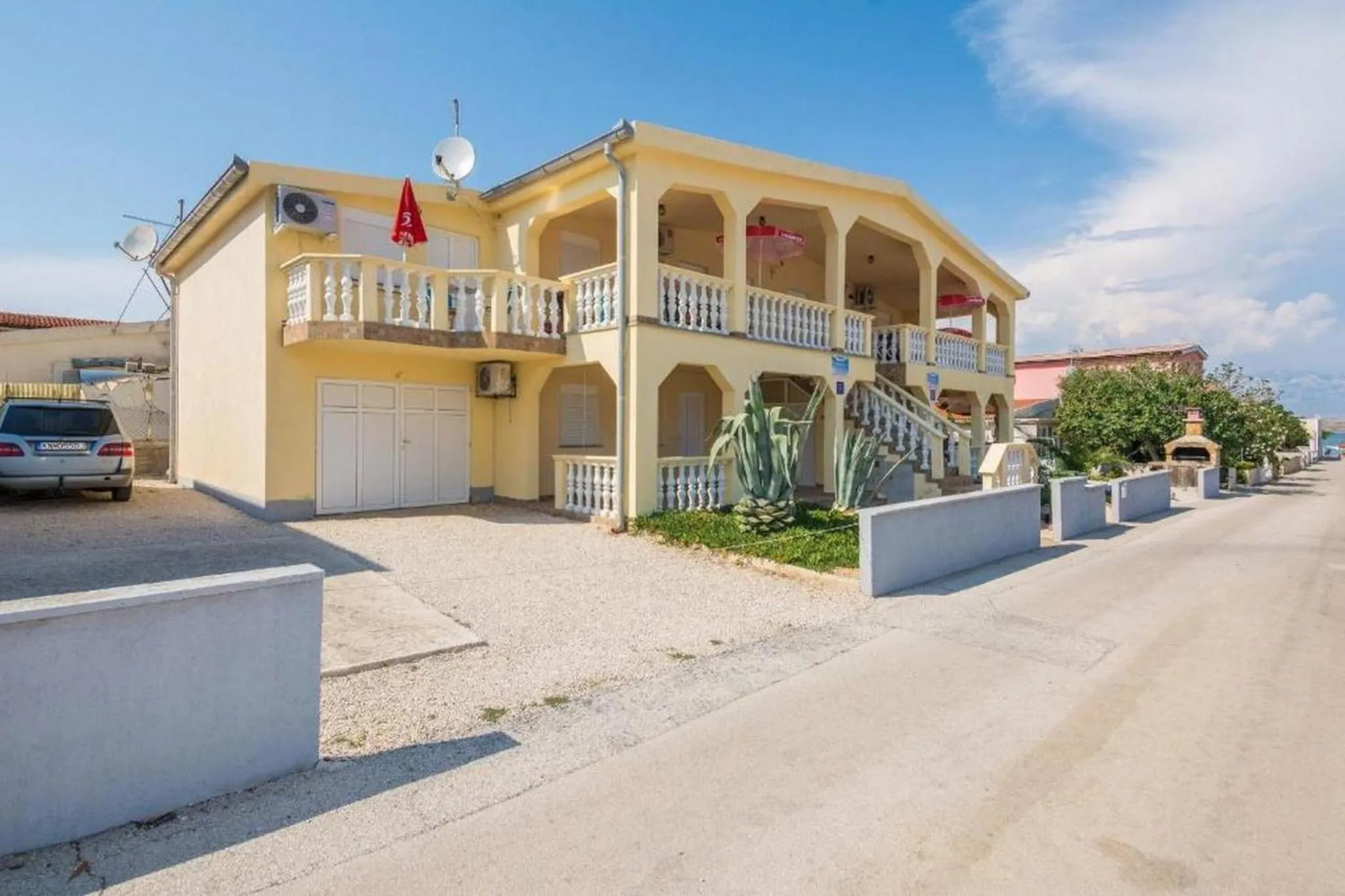 Property building in Apartments Delic-Pejic