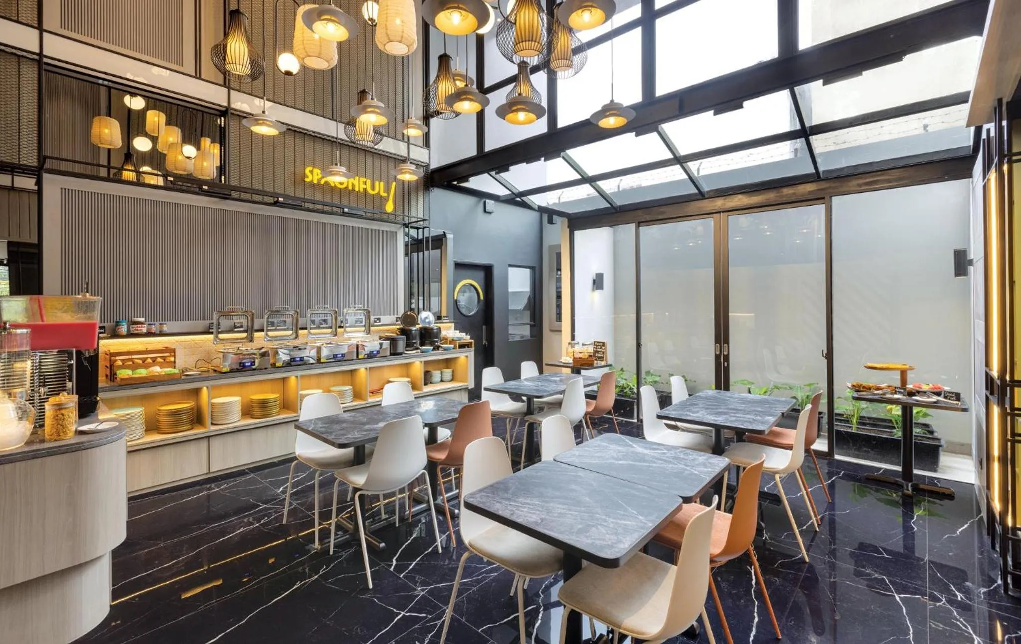 Restaurant/places to eat in ROOMS INC Sudirman Jakarta