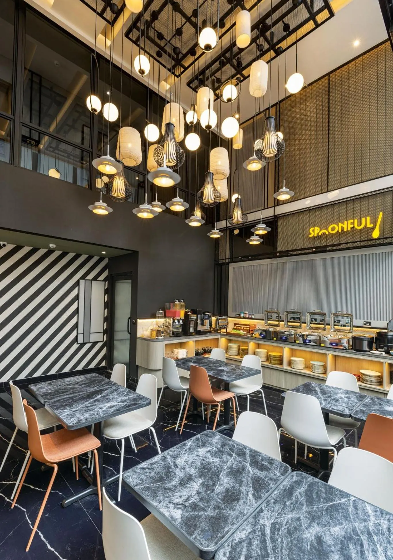 Restaurant/places to eat in ROOMS INC Sudirman Jakarta