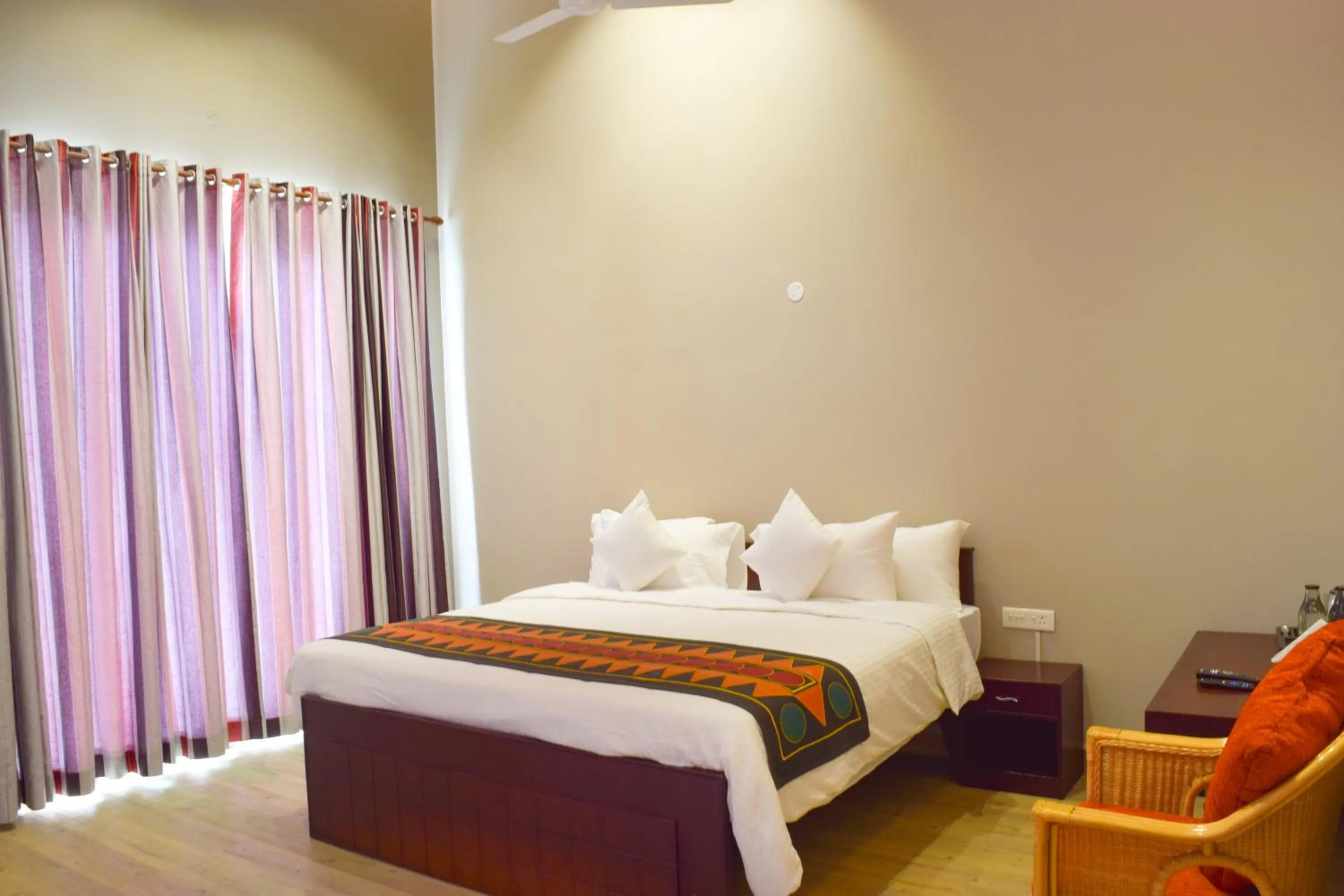 Seating area, Bed in Ibex Resorts, Coonoor - Tapas