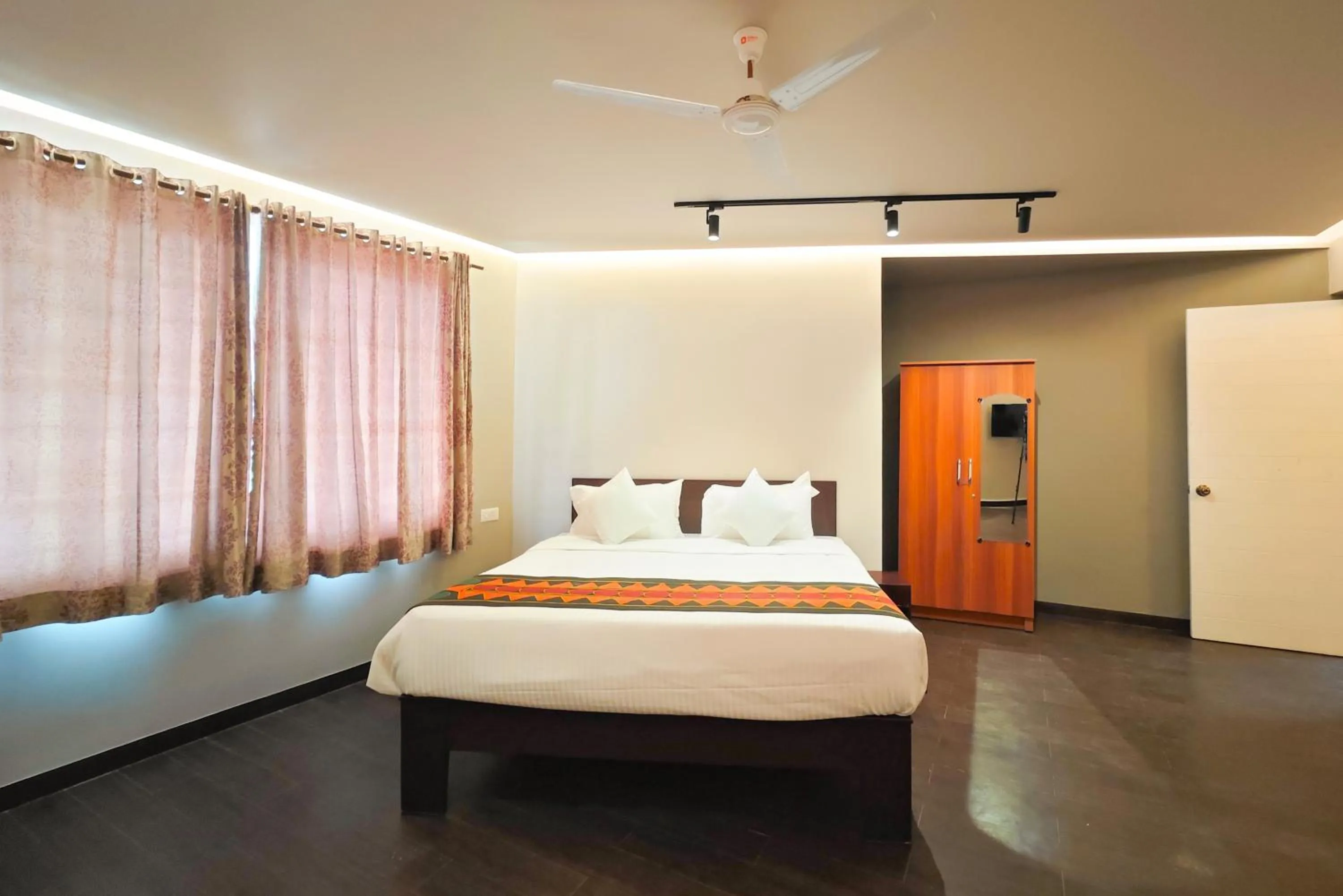 Bedroom, Bed in Ibex Resorts, Coonoor - Tapas