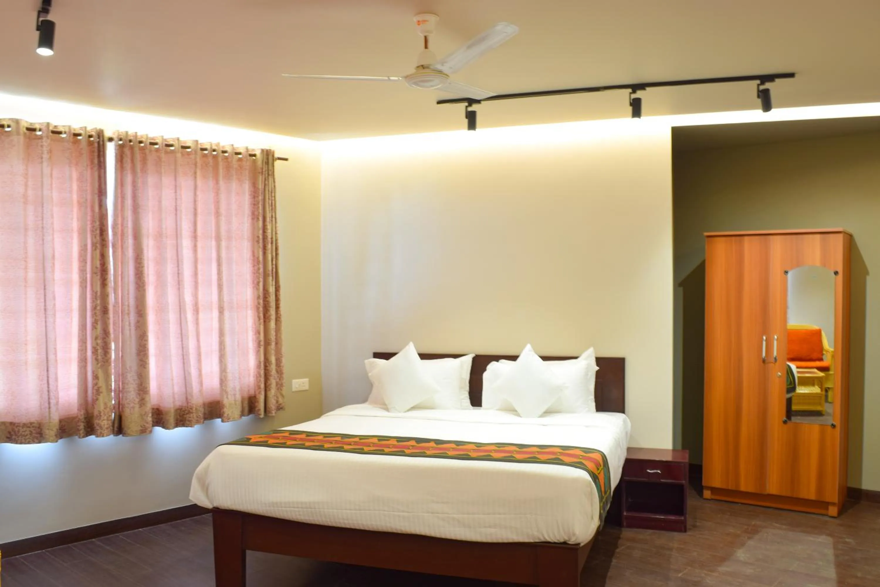 Bedroom, Bed in Ibex Resorts, Coonoor - Tapas