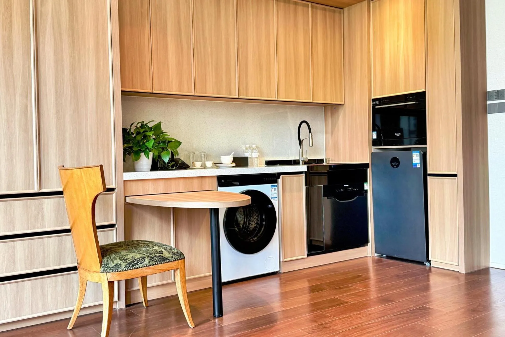 Photo of the whole room in InterContinental Hotels Shanghai Jing'An Ser Apt.by IHG