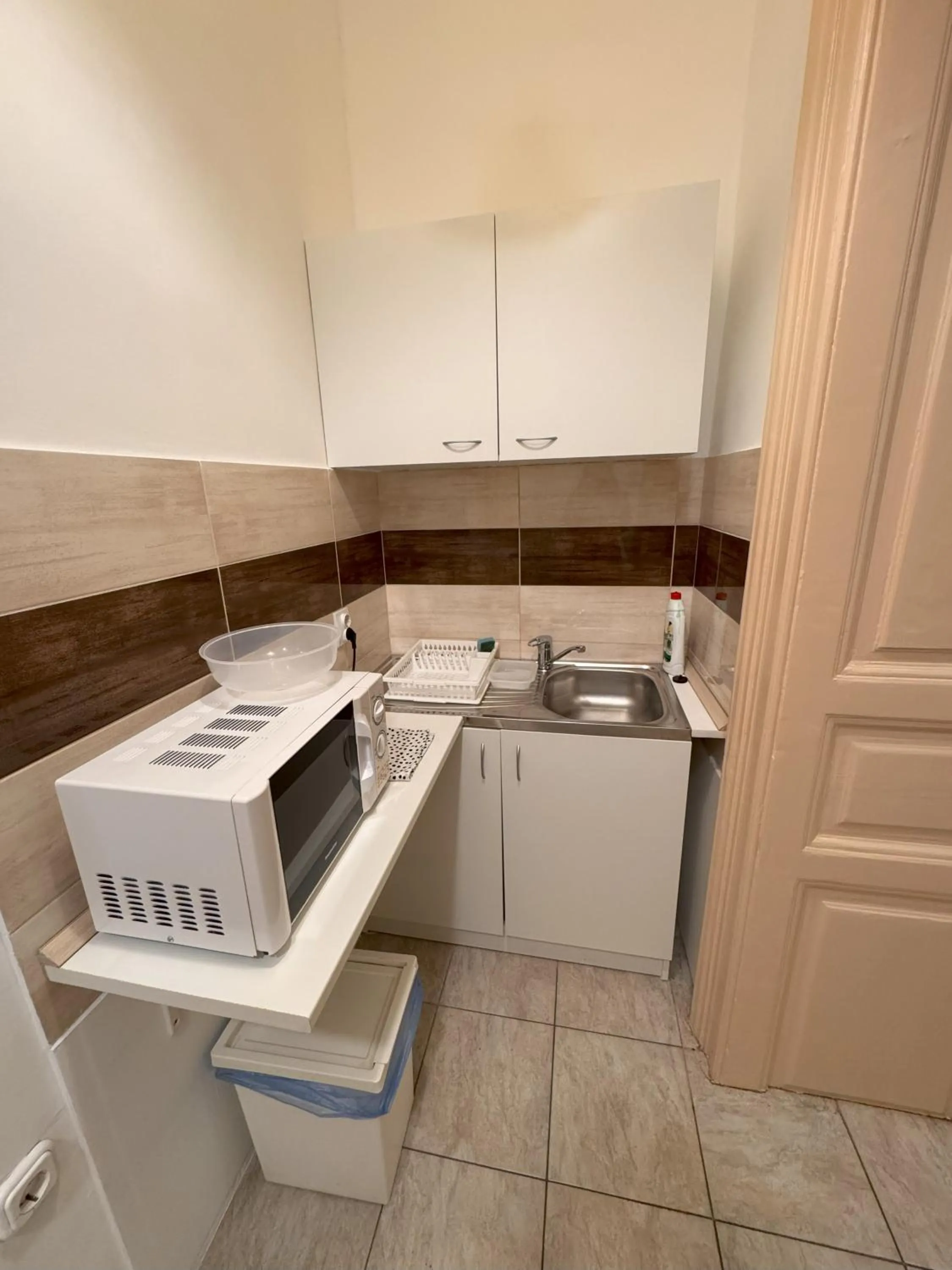 Kitchen or kitchenette in Omega Guesthouse Budapest