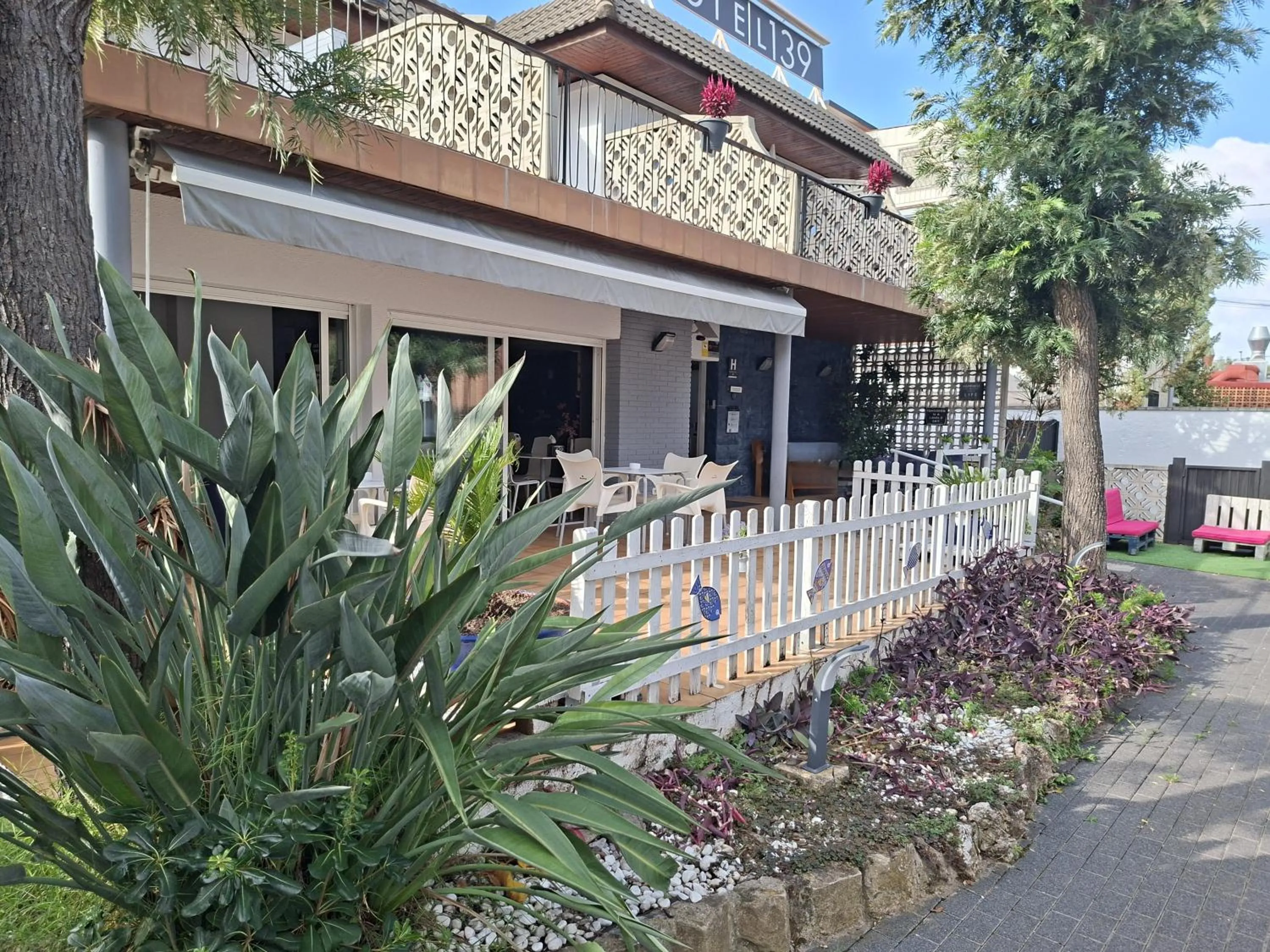 Facade/entrance in Hotel 139