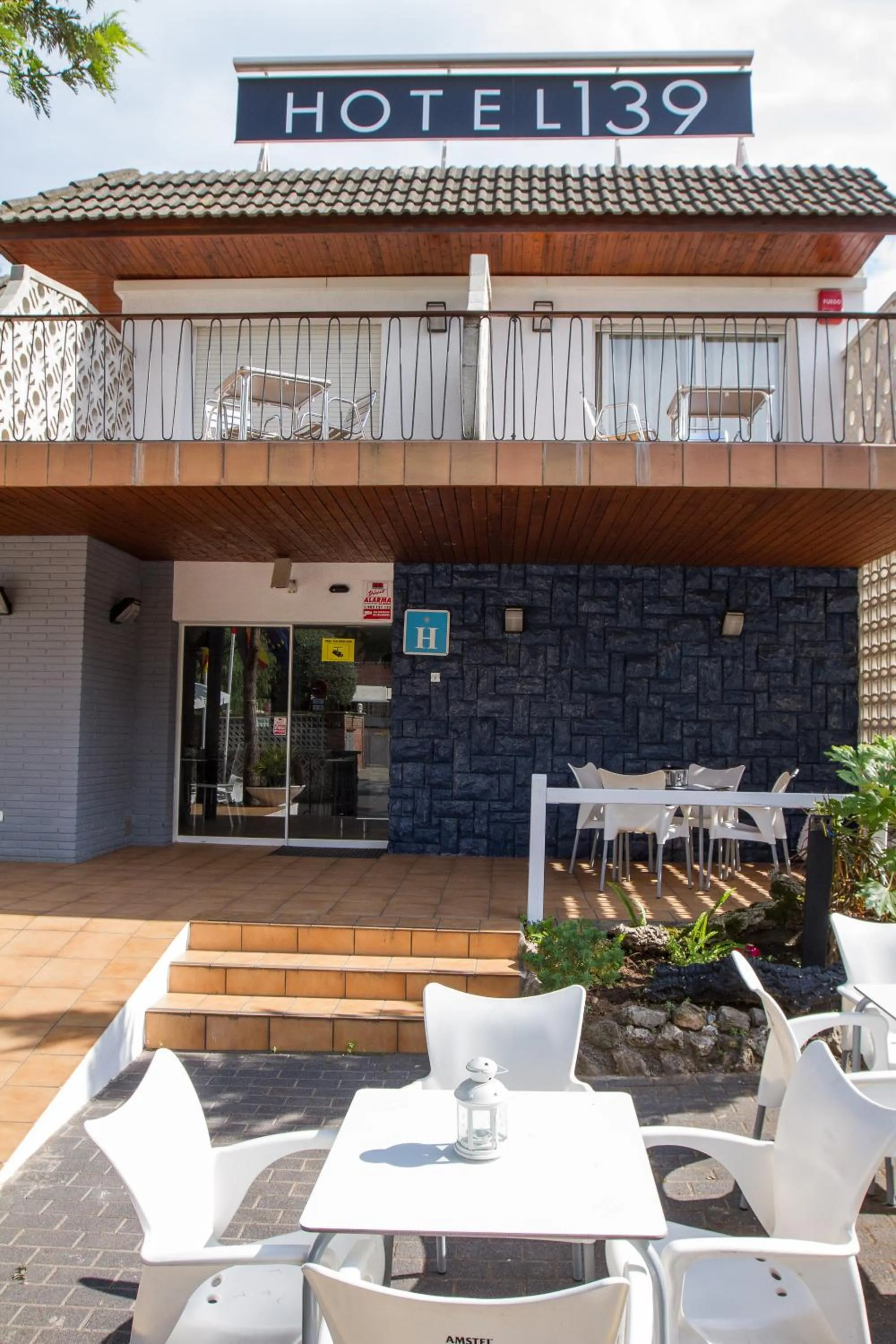 Facade/entrance in Hotel 139