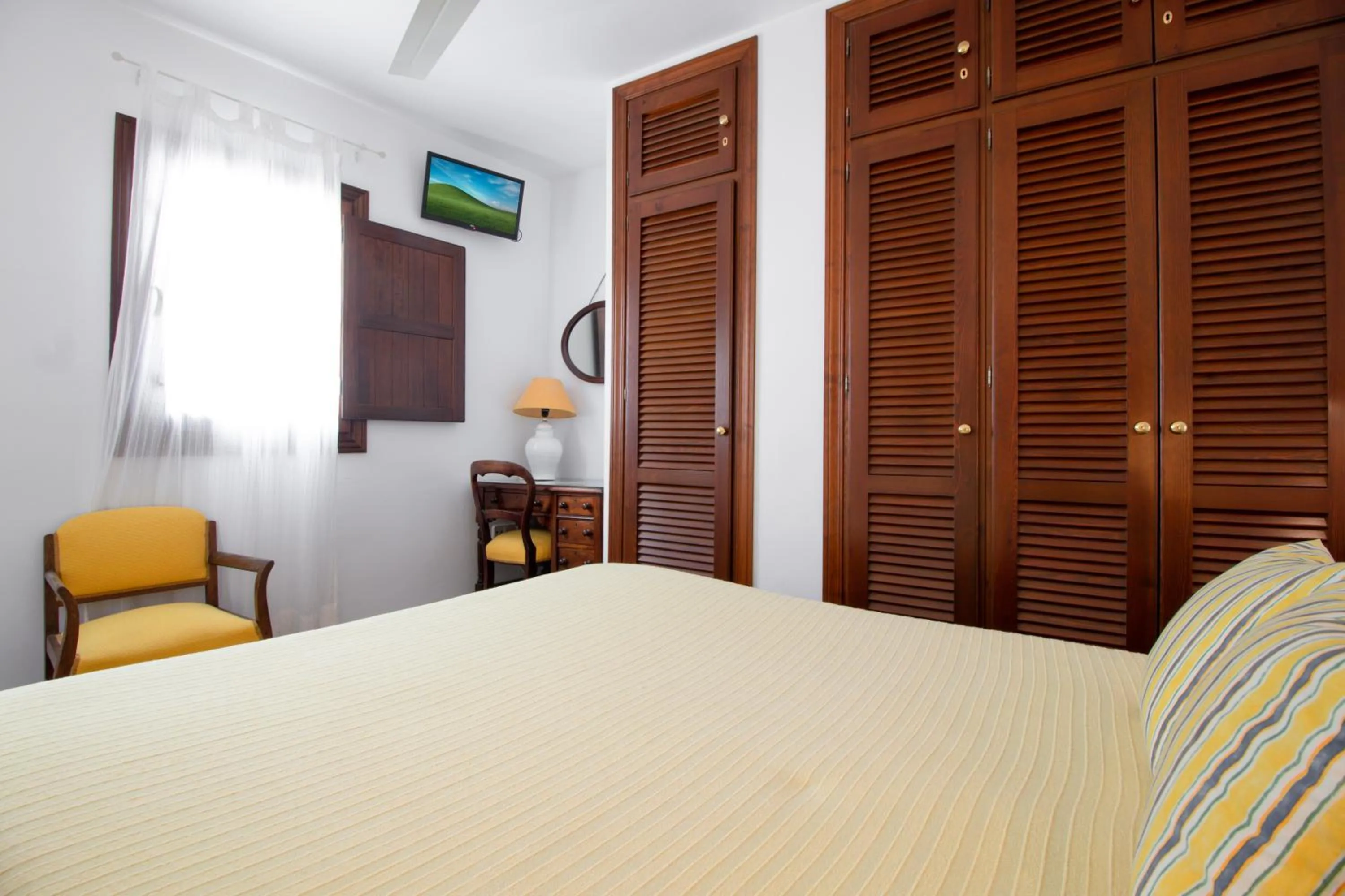 Photo of the whole room in La Casa de la Iglesia