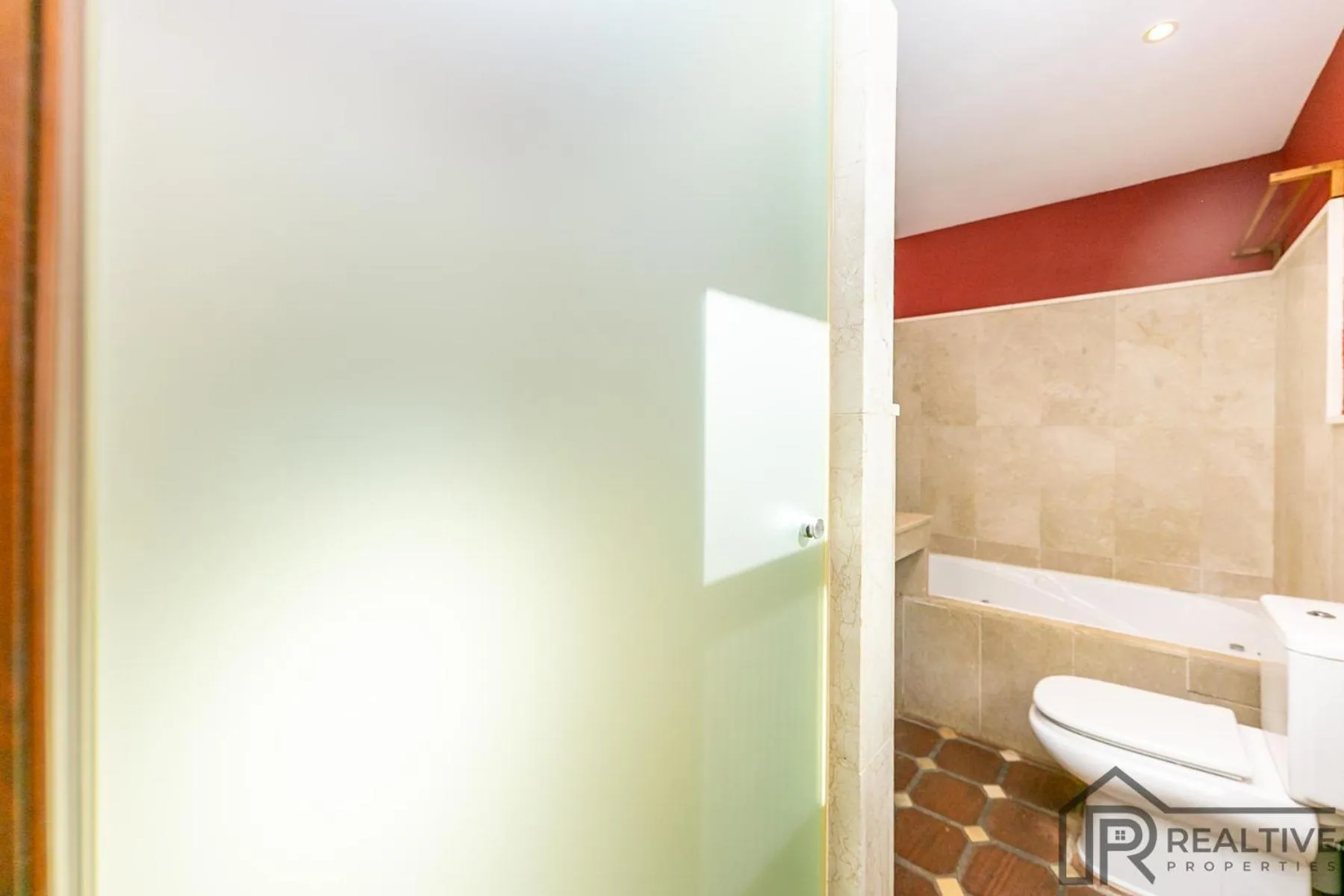 Shower in La Casa de la Iglesia