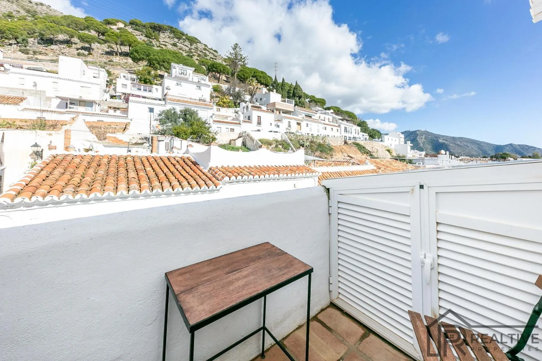 Day in La Casa de la Iglesia