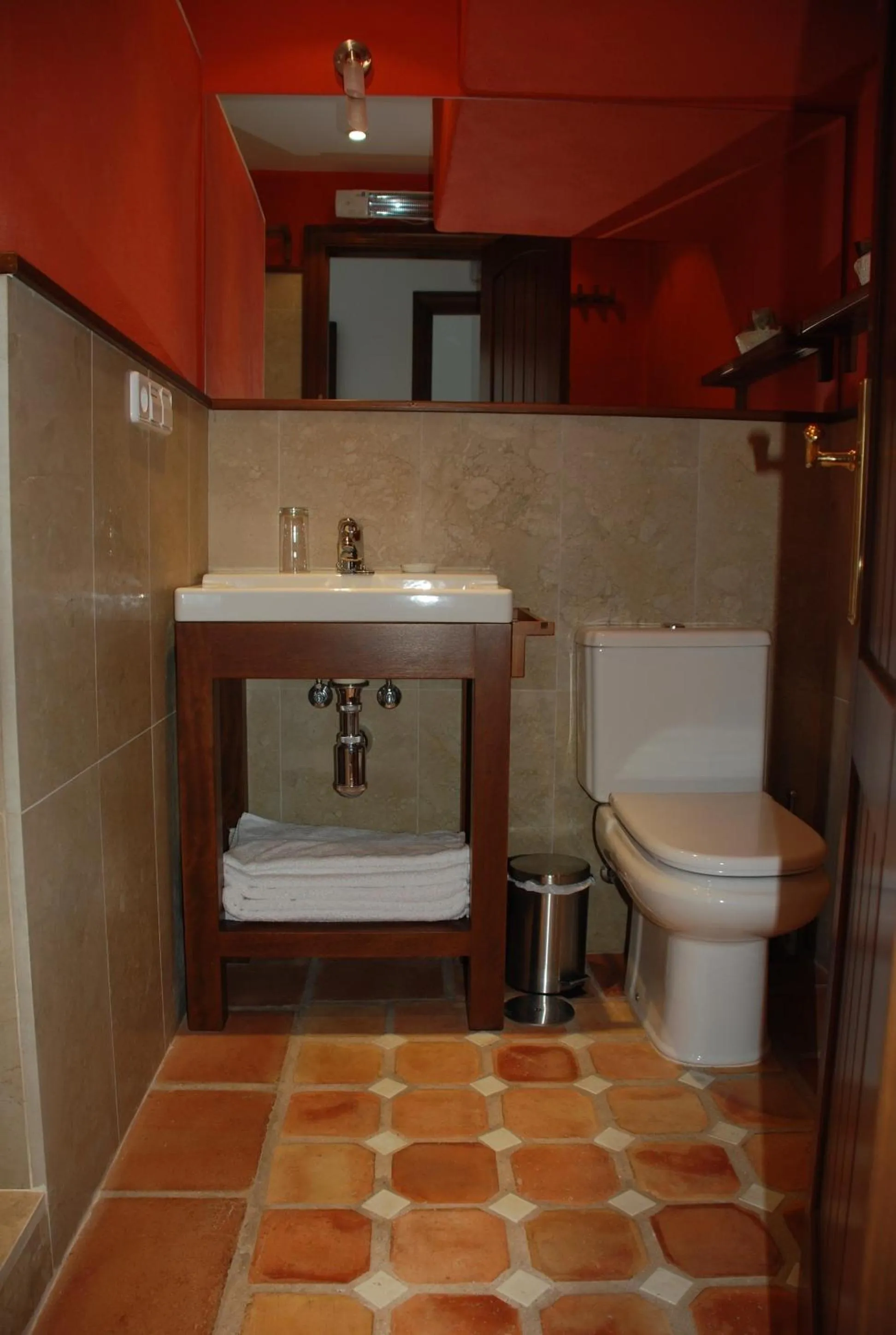 Twin Room with Private Bathroom in La Casa de la Iglesia