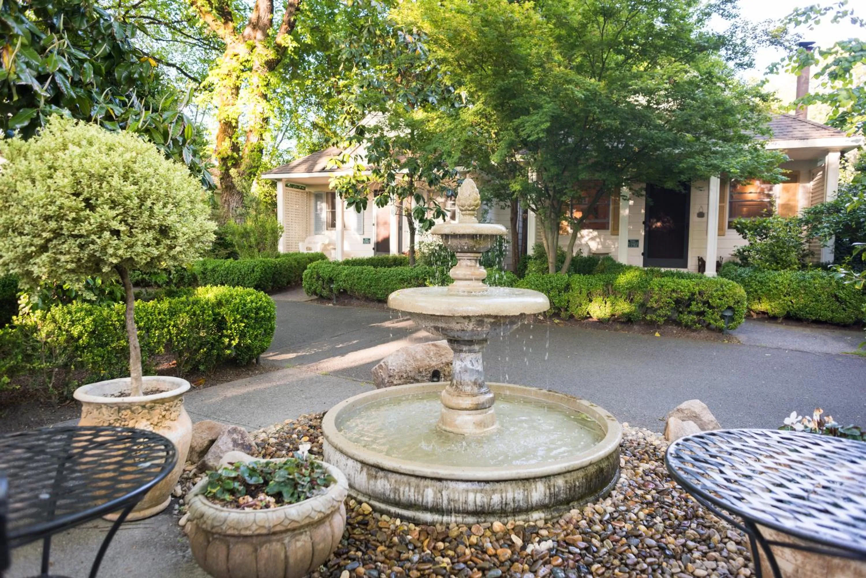 Decorative detail in Cottage Grove Inn