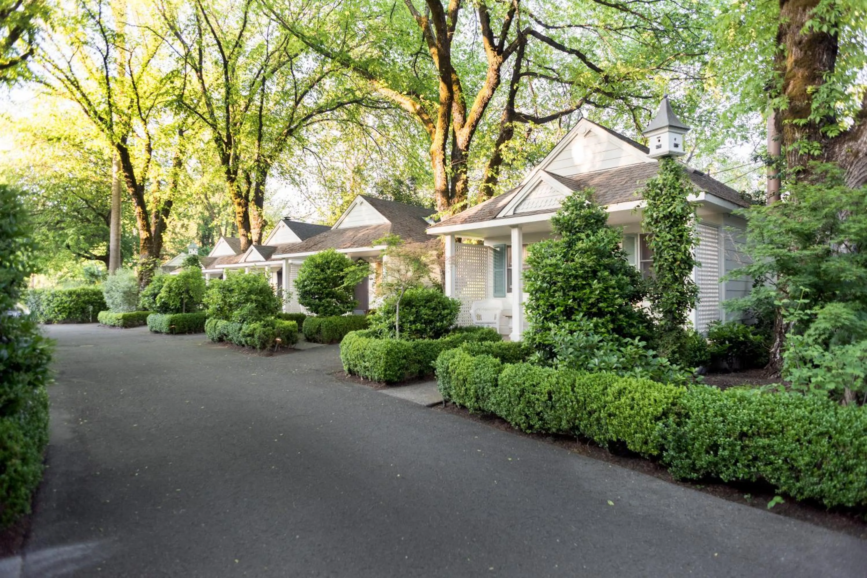 Facade/entrance in Cottage Grove Inn