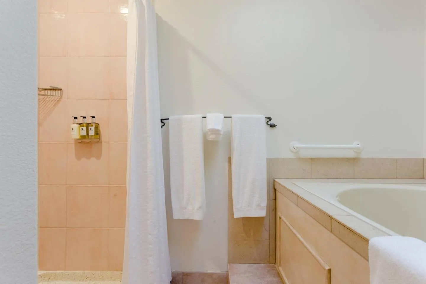 Bath in Cottage Grove Inn