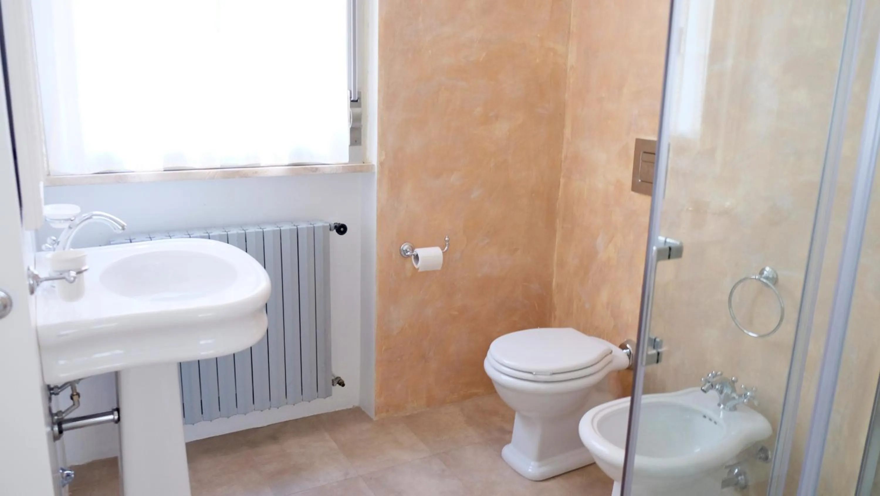 Bathroom in B&B I 10 mondi