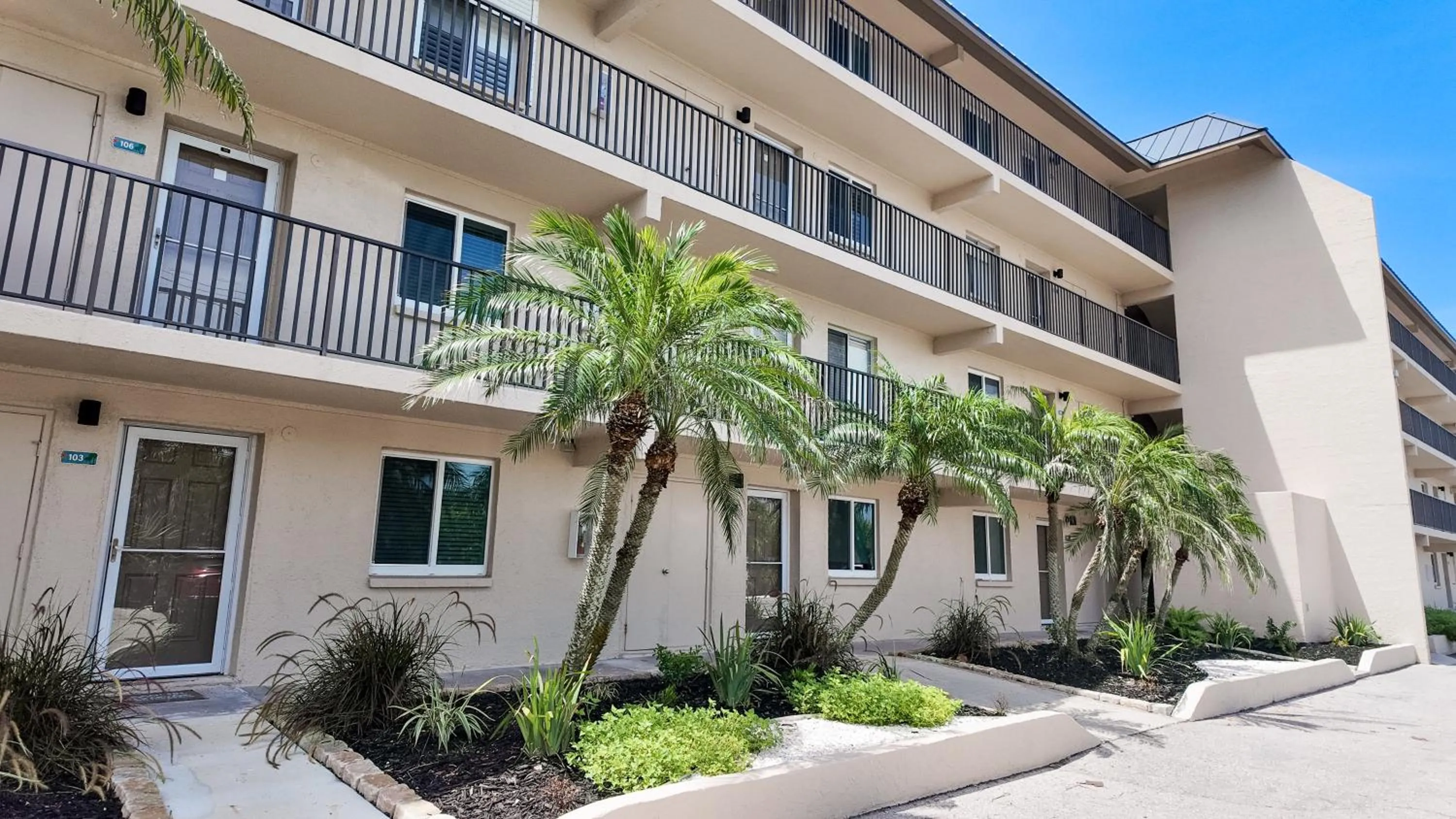 Property building in Sanibel Siesta on the Beach