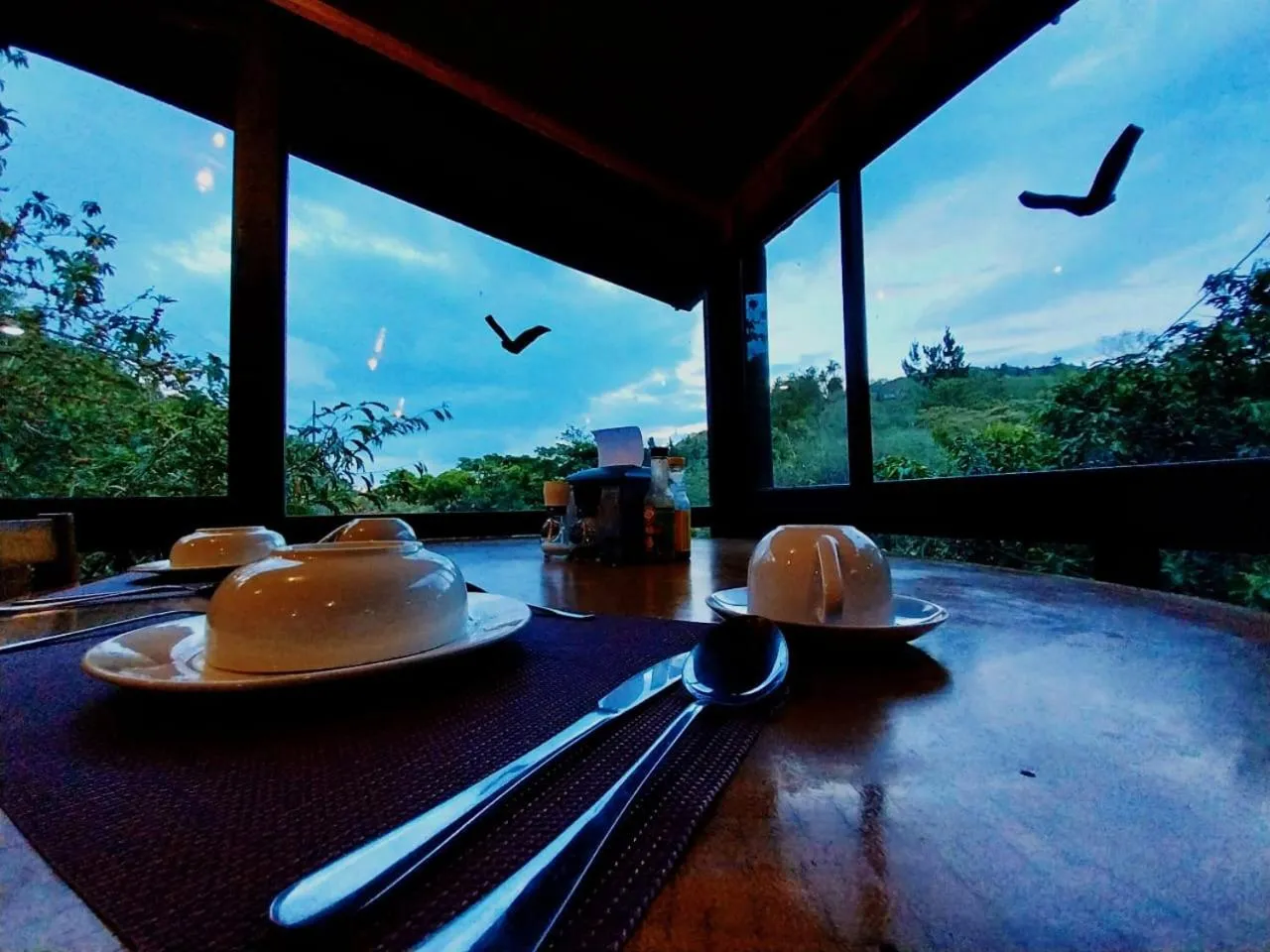 Restaurant/places to eat in Belcruz family lodge