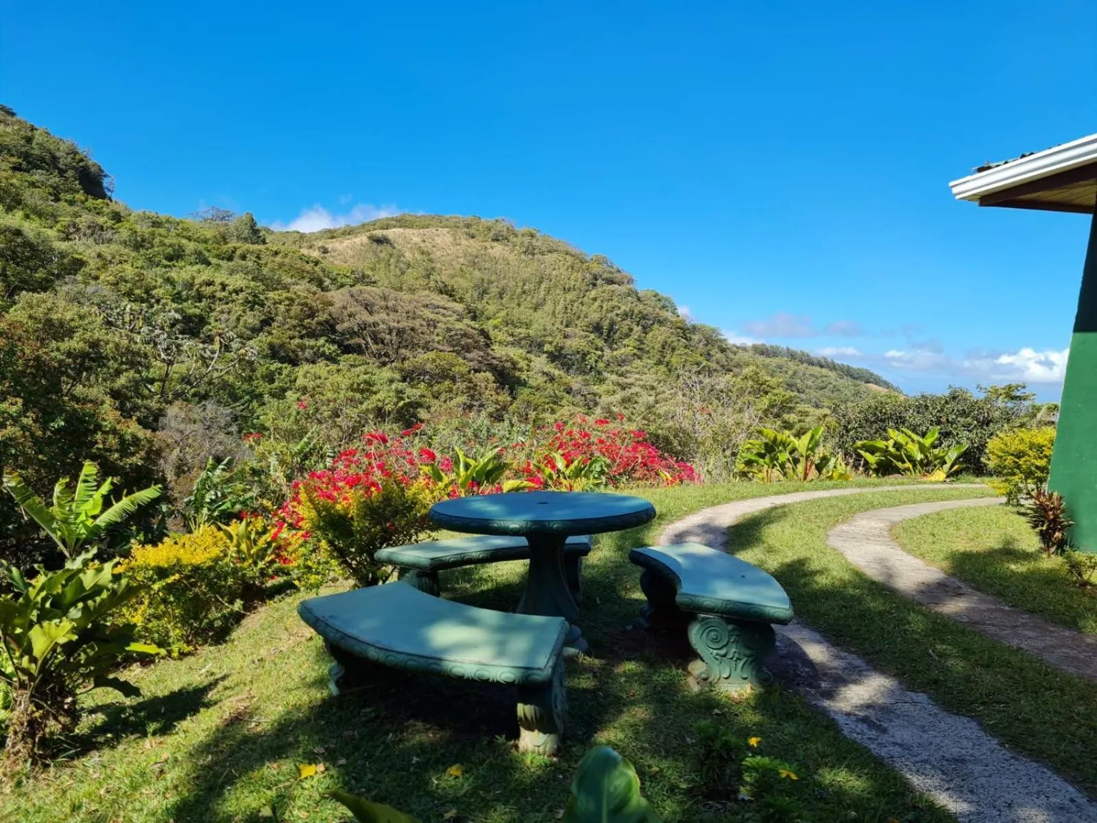 Garden view in Belcruz family lodge