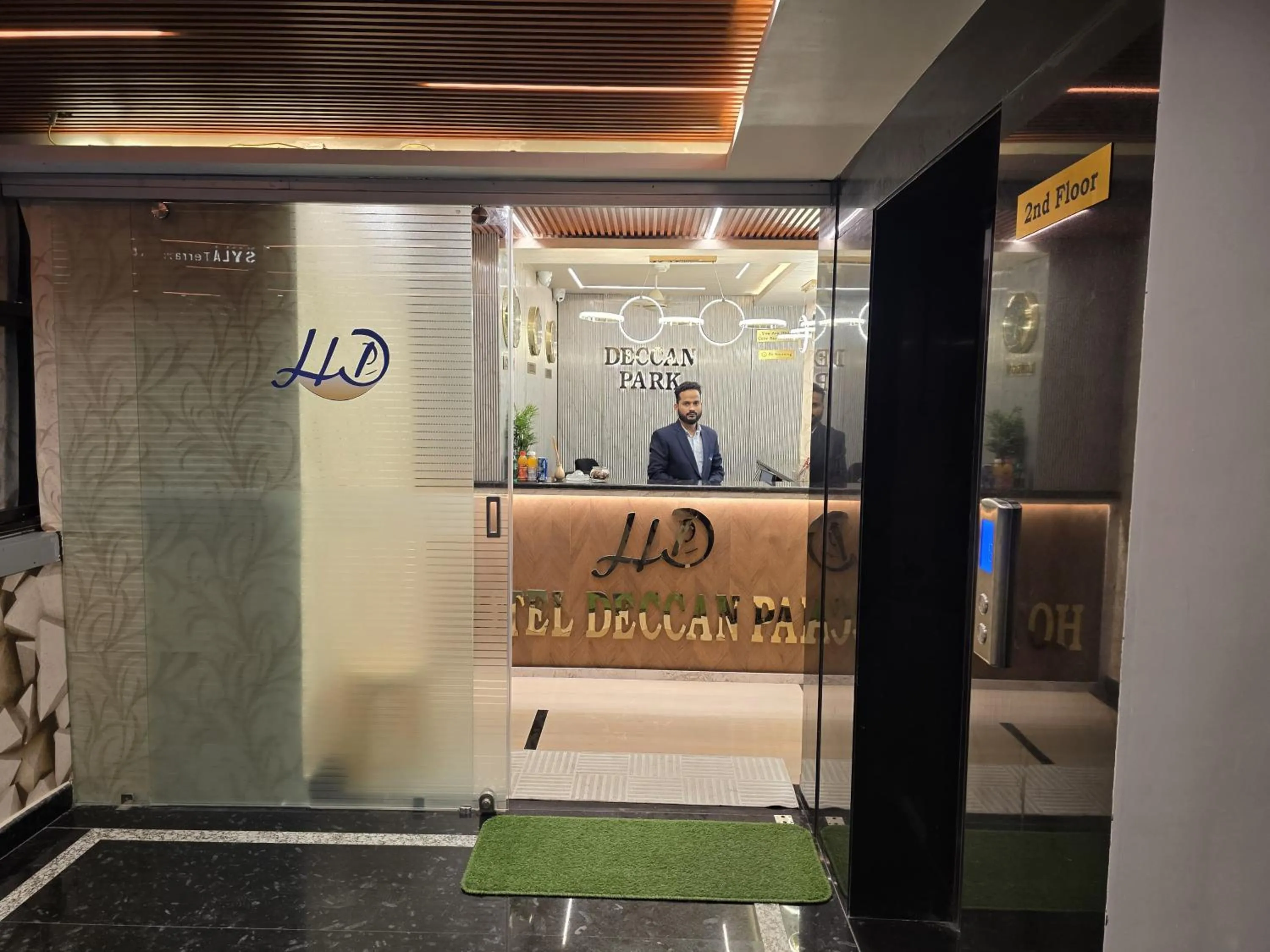 elevator in Hotel Deccan Park