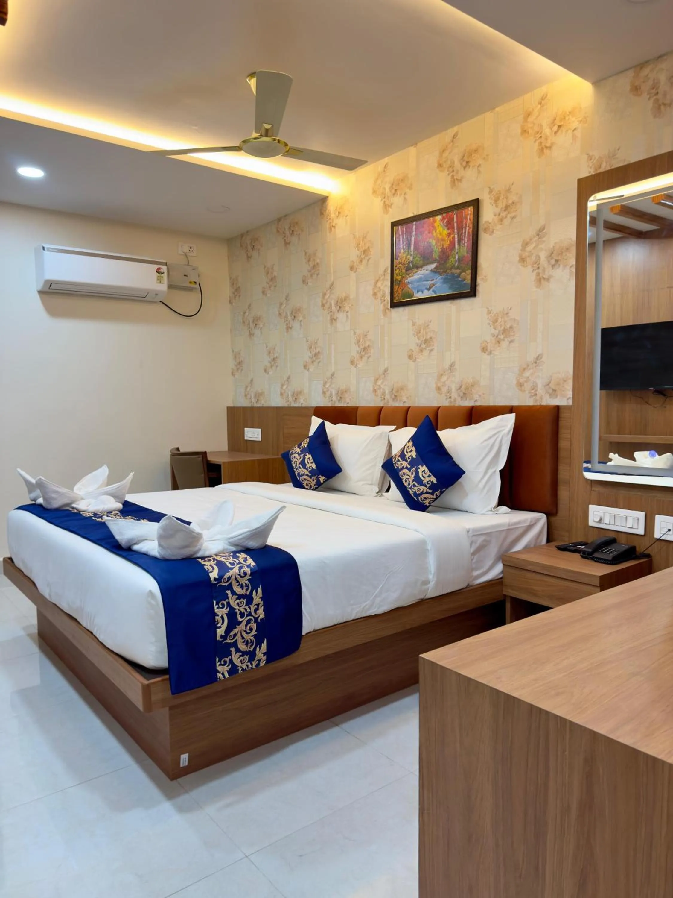 Photo of the whole room, Bed in Hotel Deccan Park