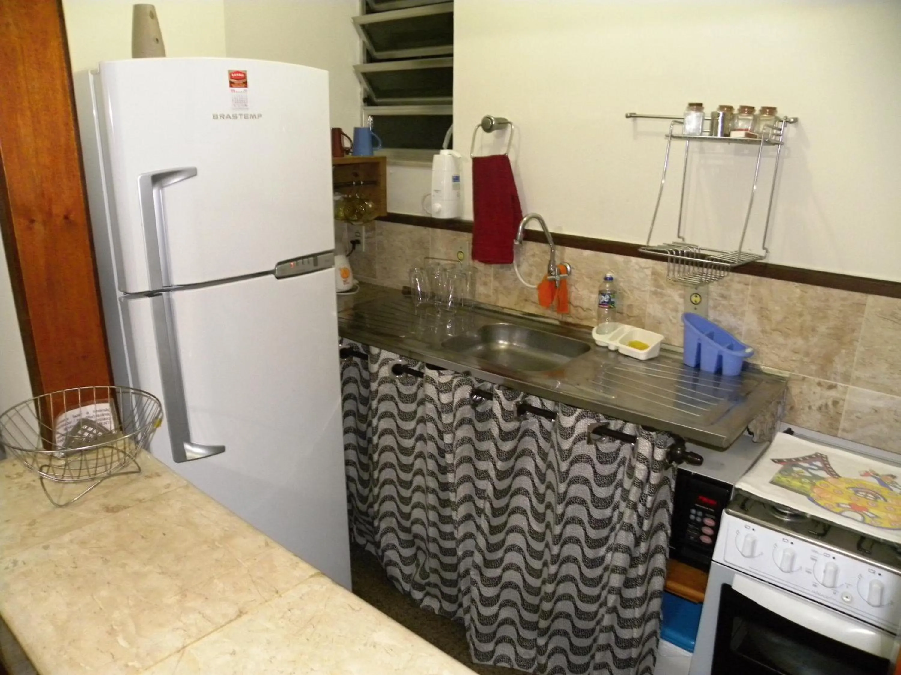 Communal kitchen in Copacabana Etrusco Apartment