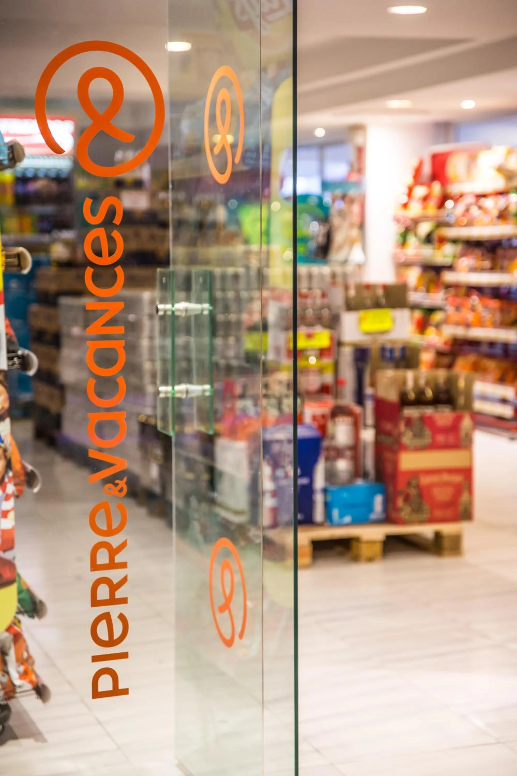 On-site shops in Pierre & Vacances Mallorca Deya - Adults recommended