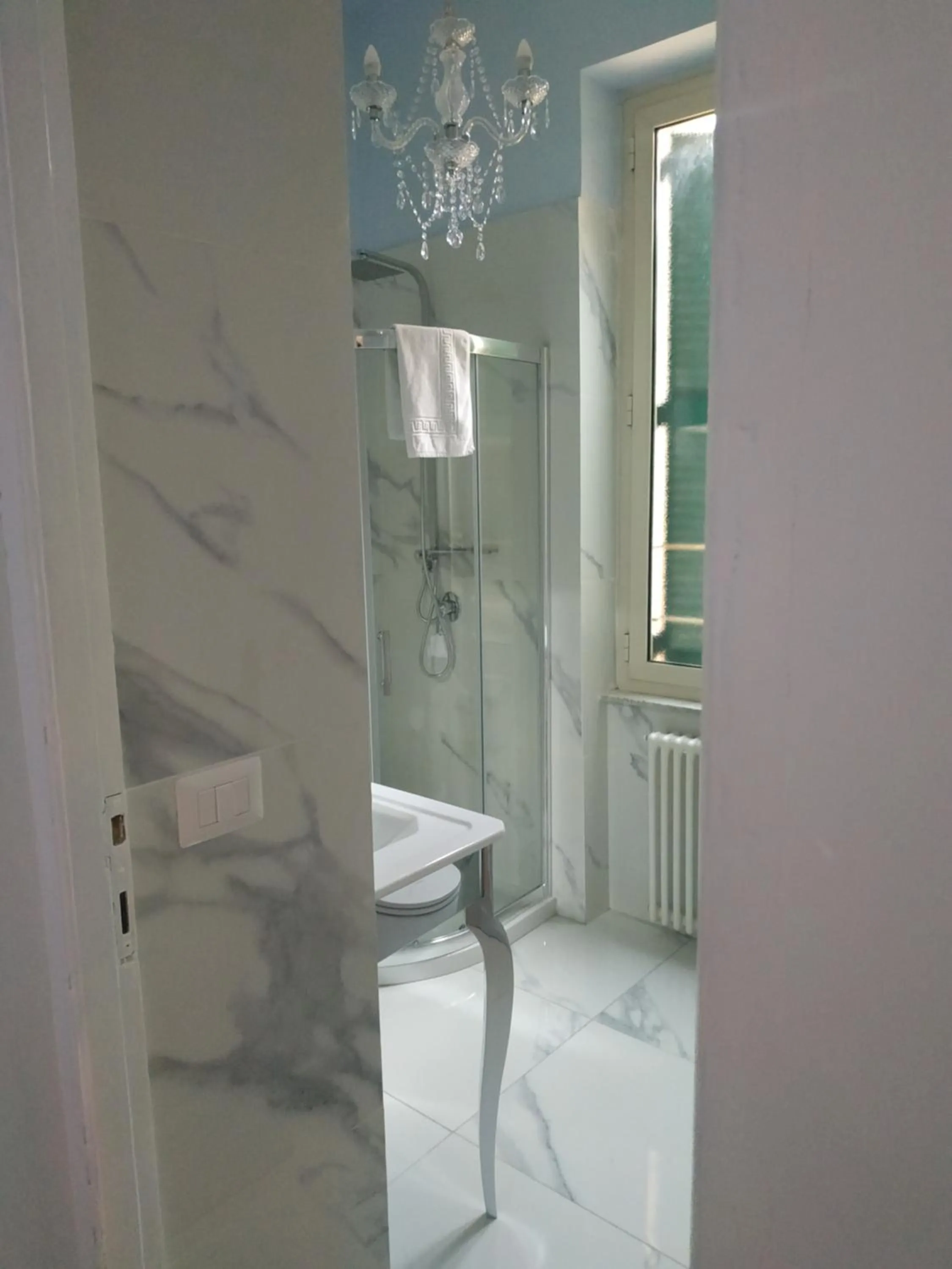 Bathroom in Around The Corner Colosseo B&B