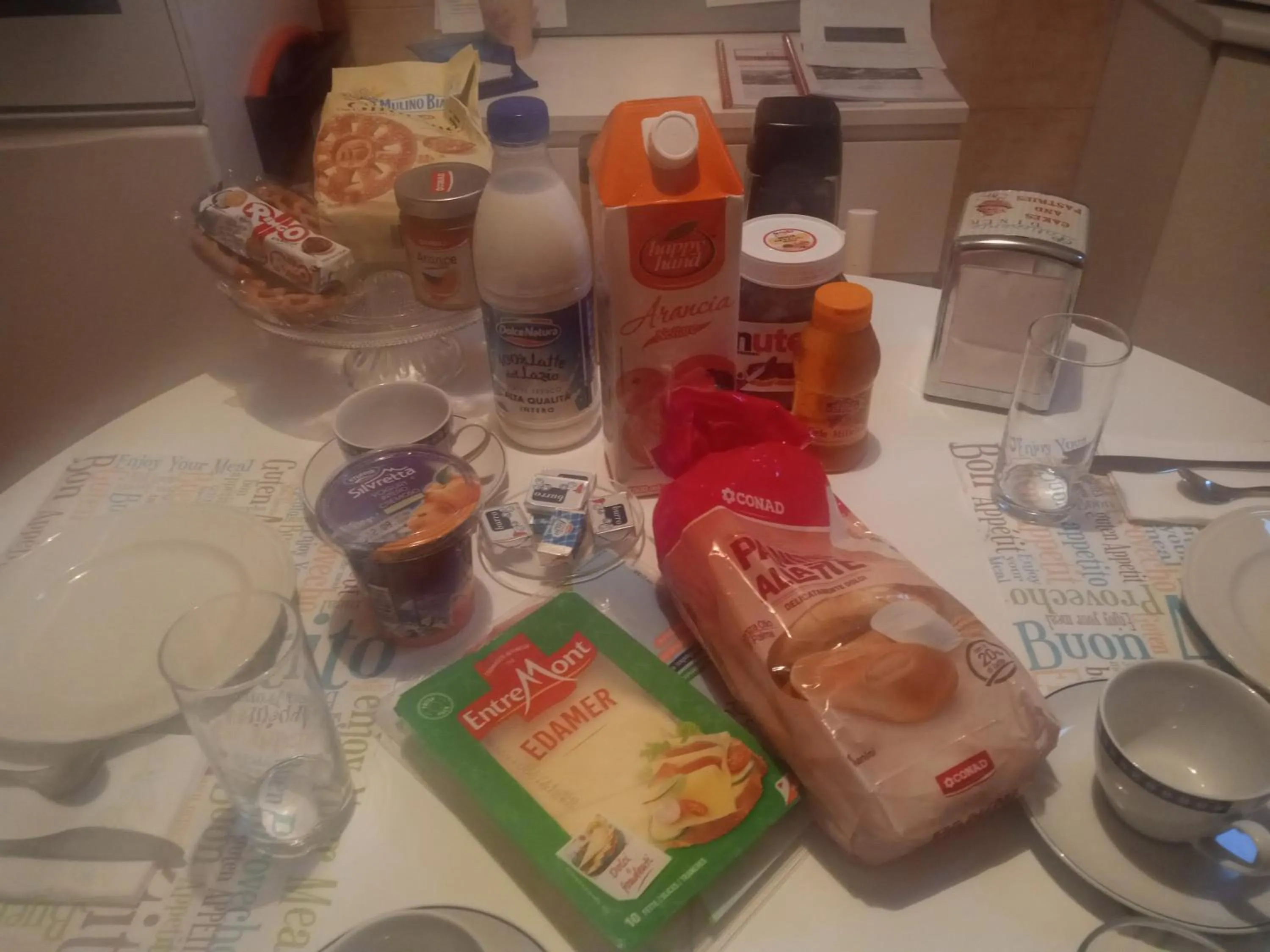 Food and drinks in Around The Corner Colosseo B&B