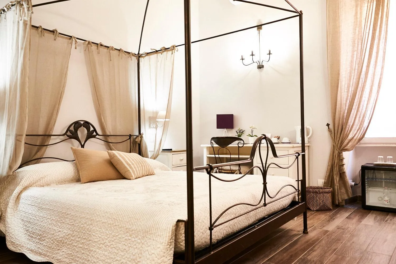 Photo of the whole room, Bed in Ale & Niki's Home