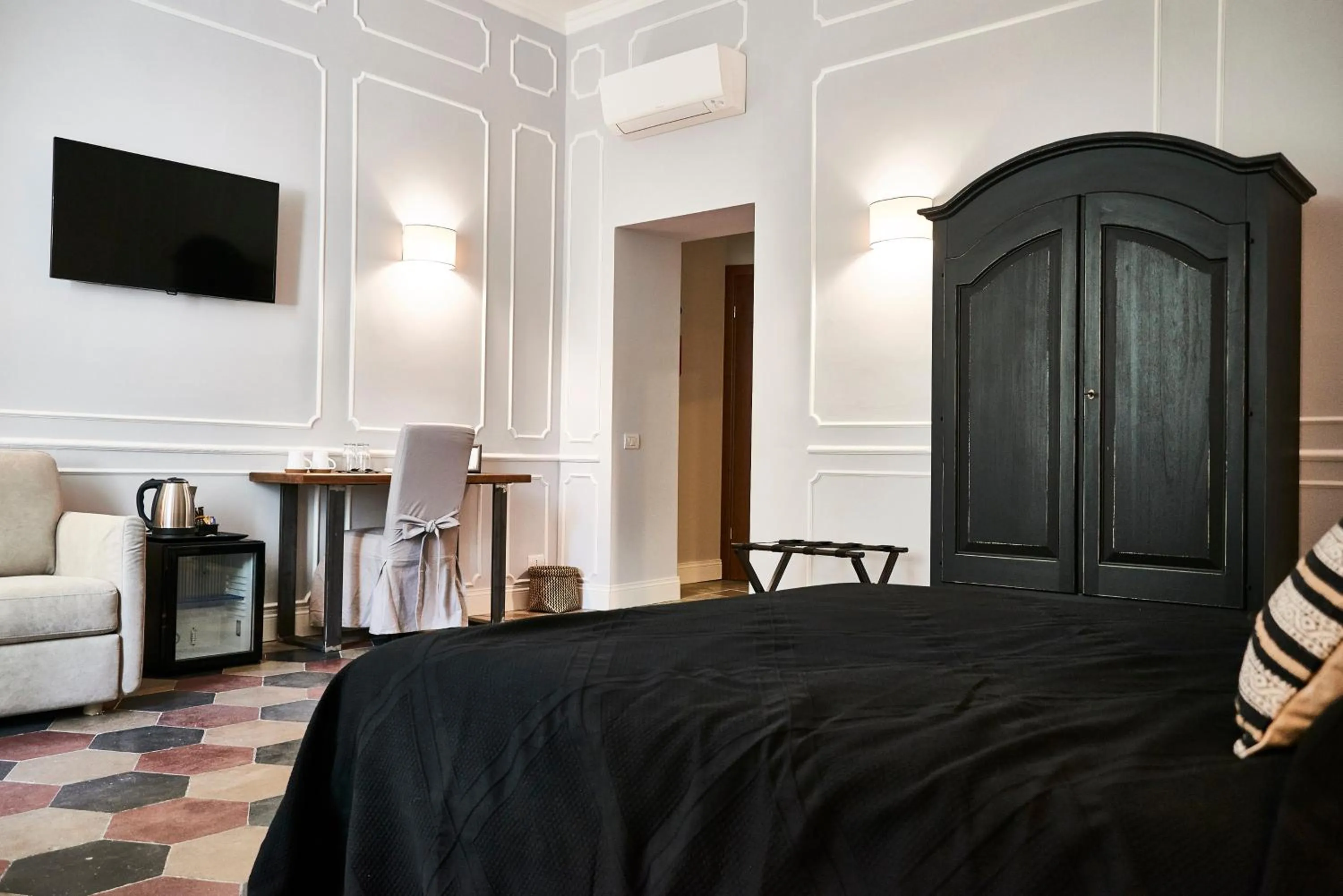 Bedroom, Bed in Ale & Niki's Home